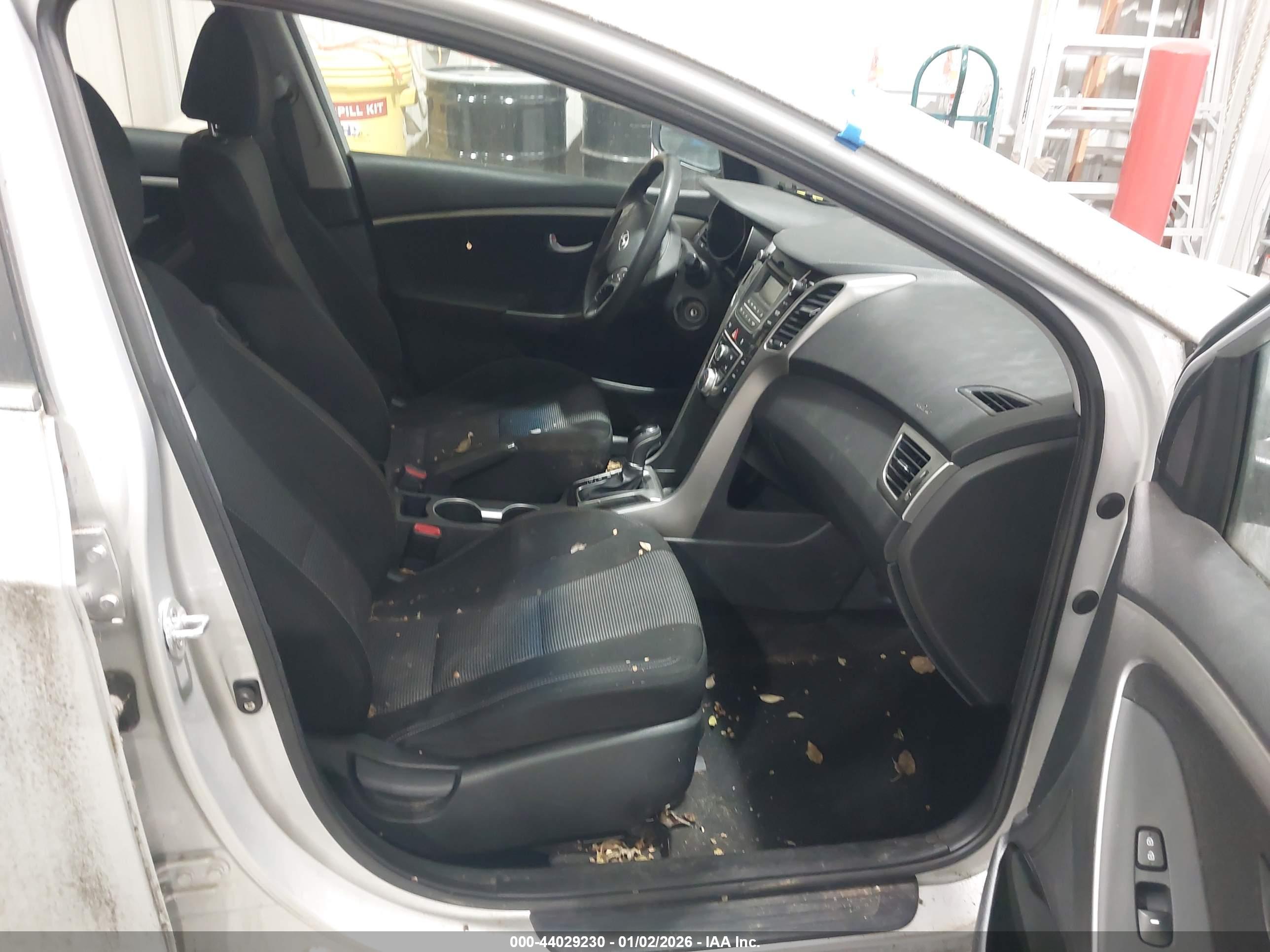 HYUNDAI ELANTRA image 5