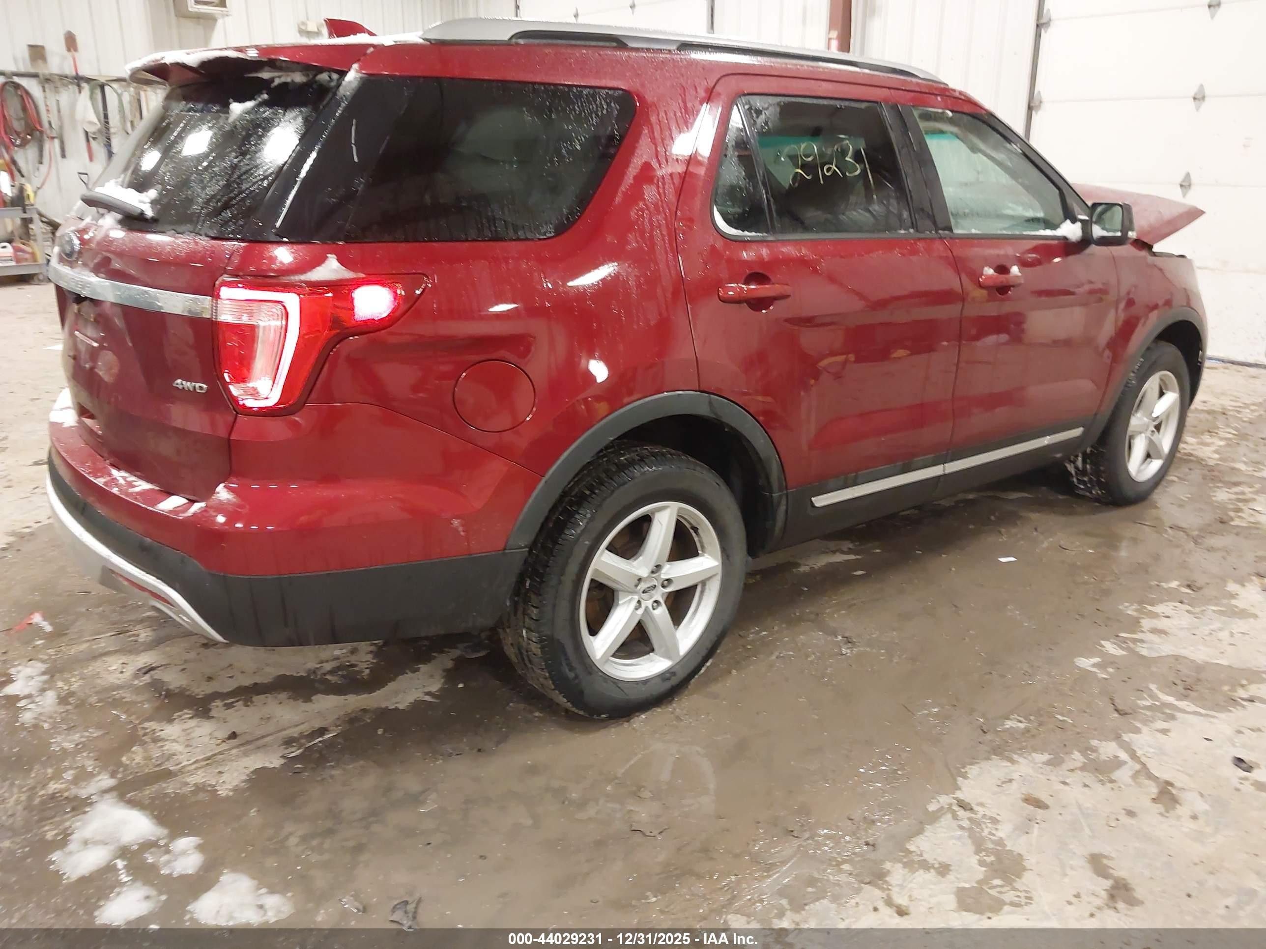 FORD EXPLORER image 4