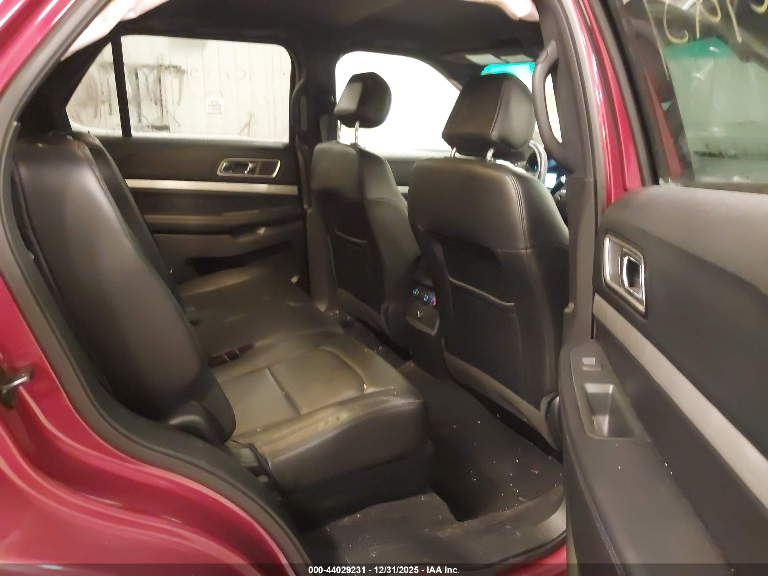 FORD EXPLORER image 8