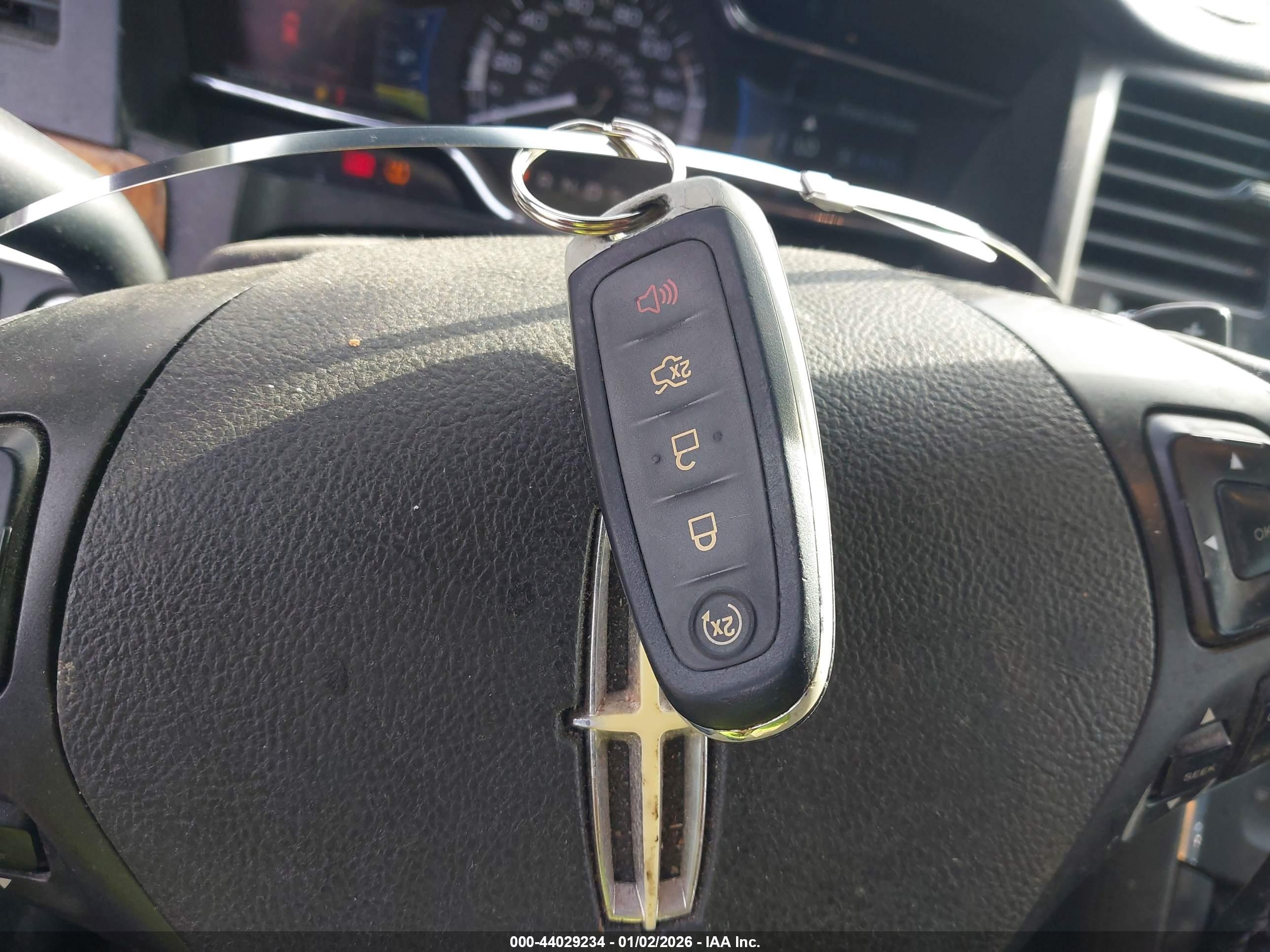 LINCOLN MKS image 11