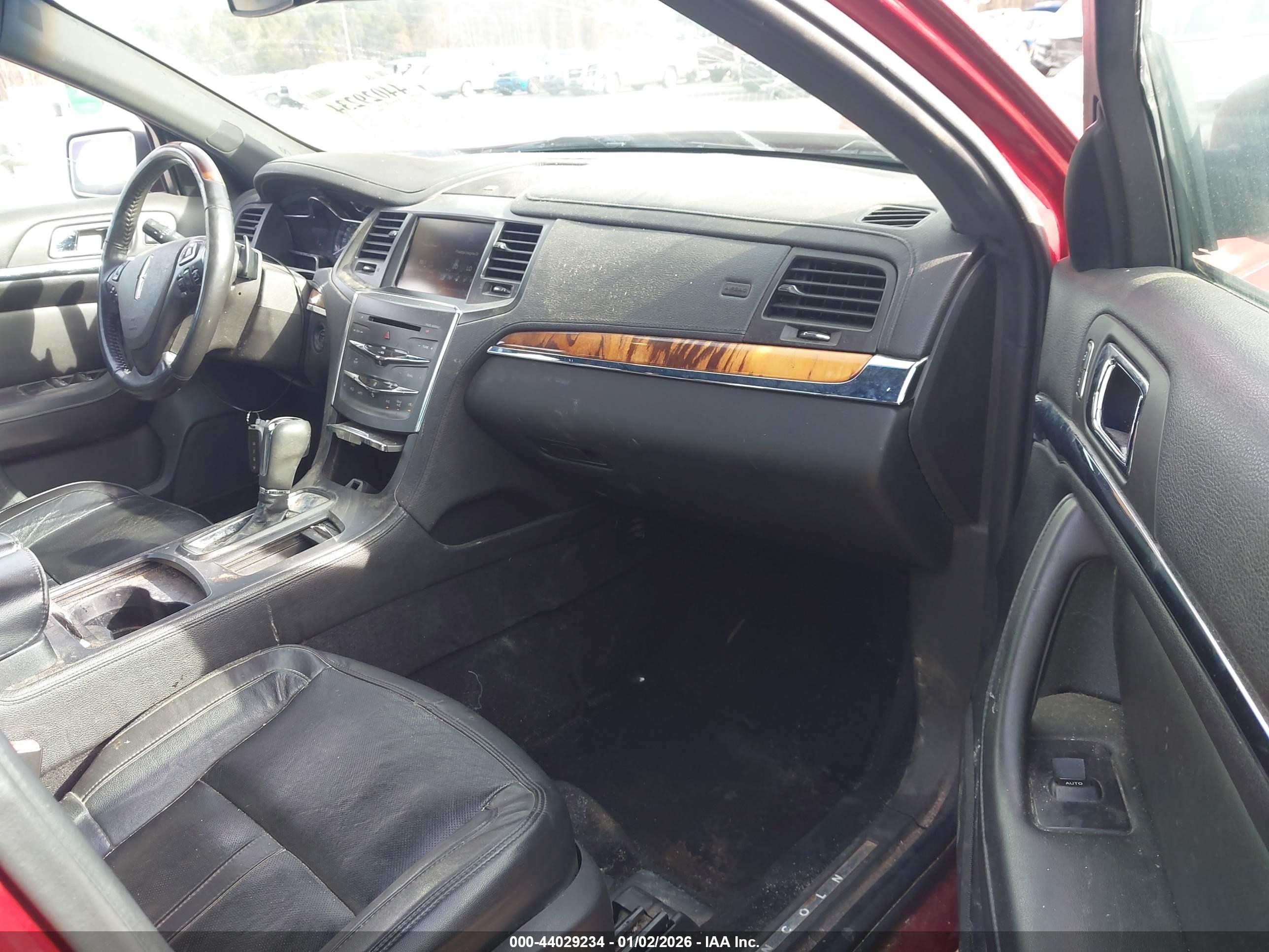 LINCOLN MKS image 5