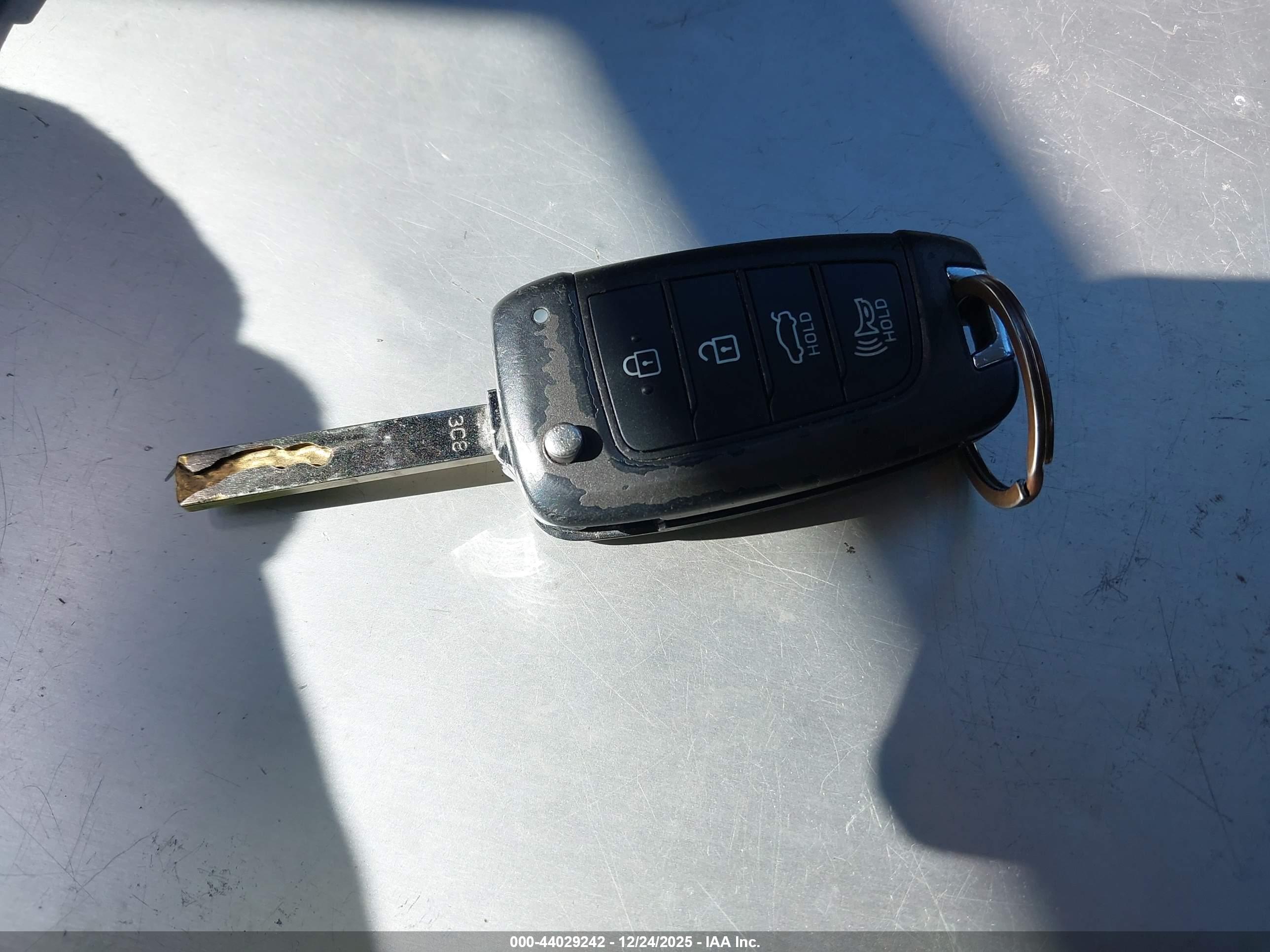 HYUNDAI ACCENT image 11