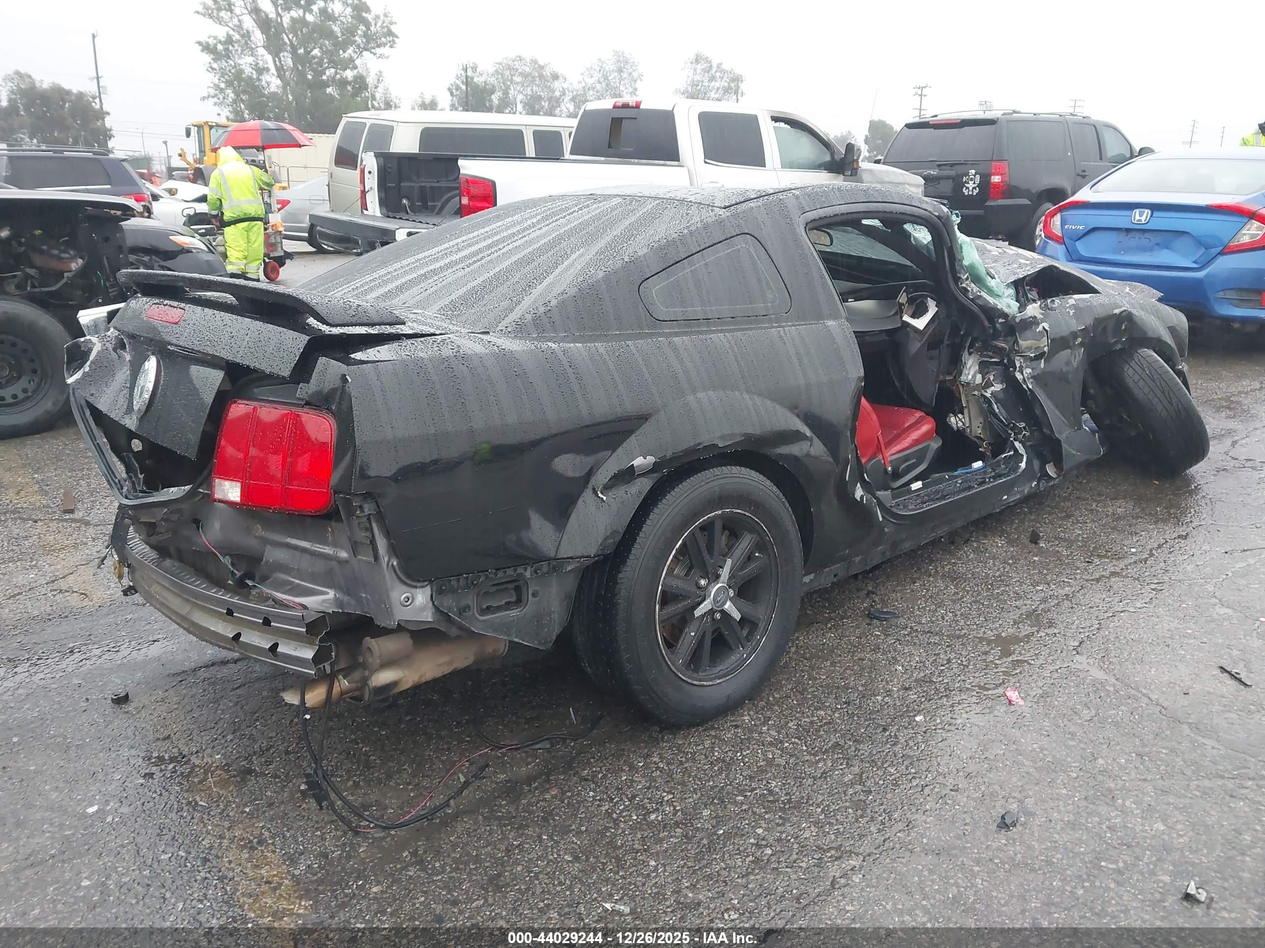 FORD MUSTANG image 4