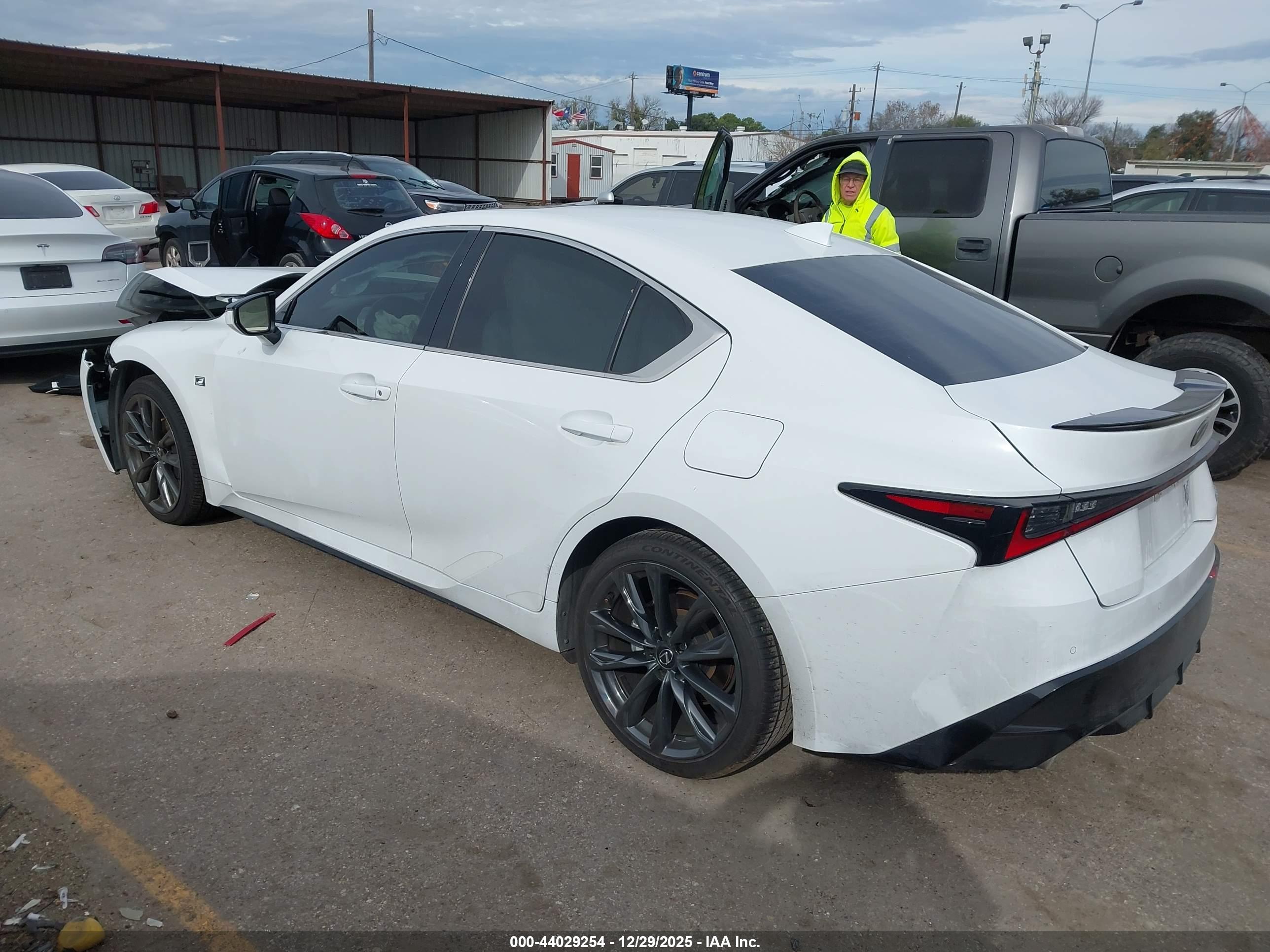 LEXUS IS image 3