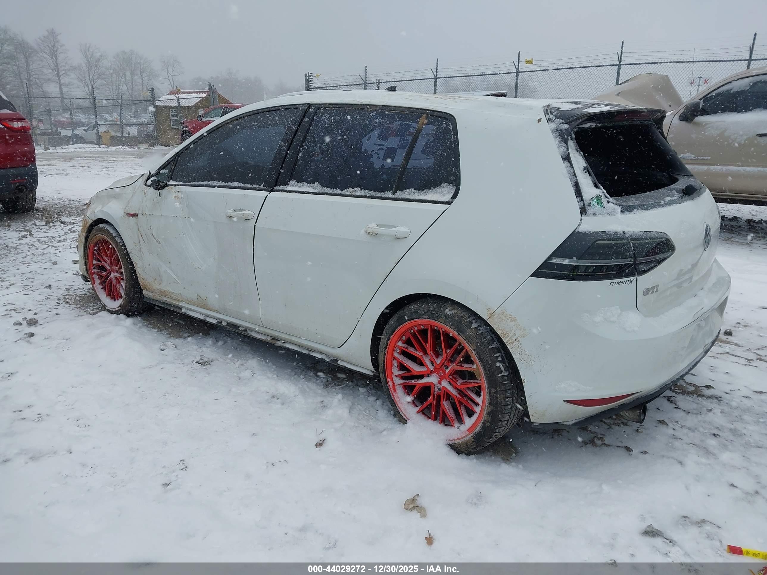 VOLKSWAGEN GOLF image 3