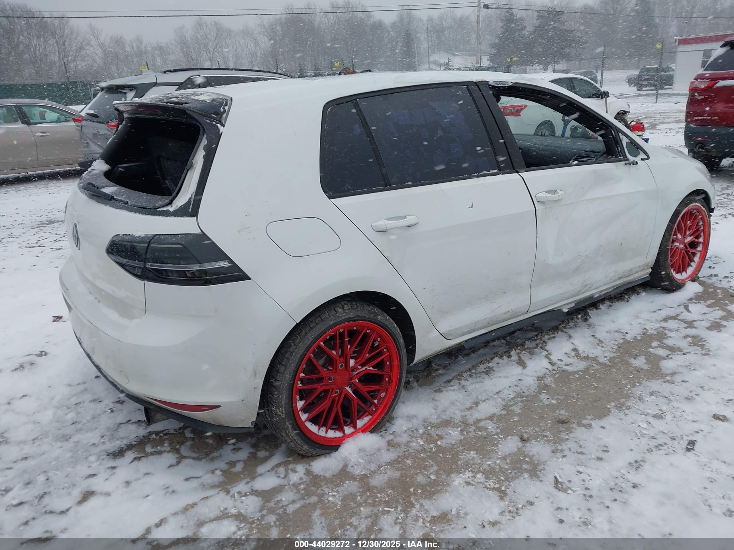 VOLKSWAGEN GOLF image 4