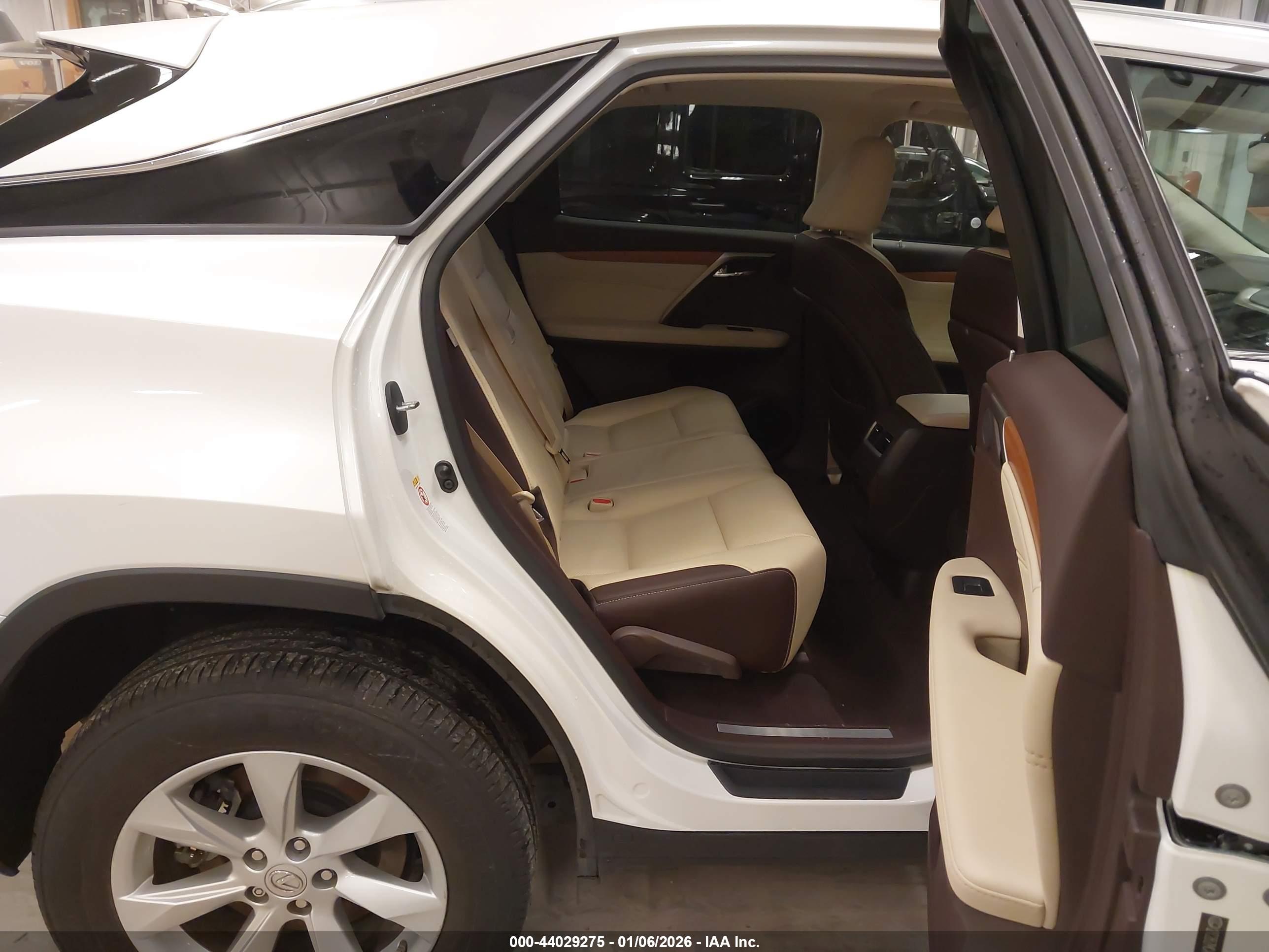 LEXUS RX image 8