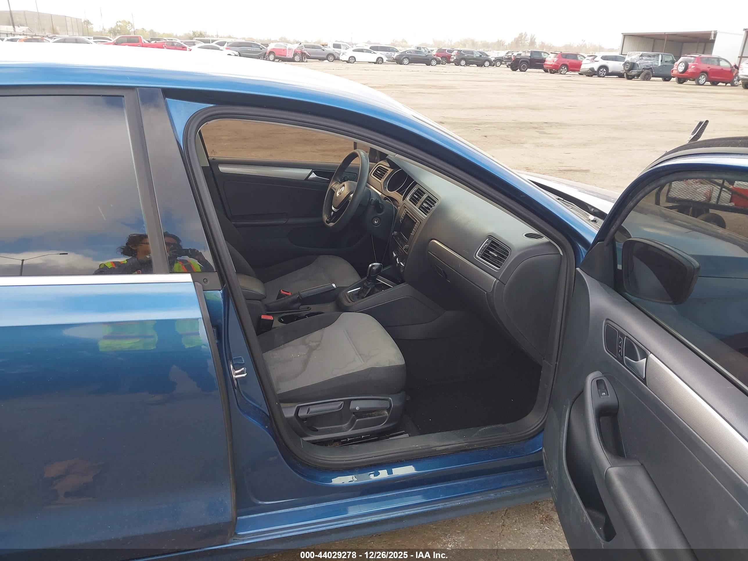VOLKSWAGEN JETTA image 5