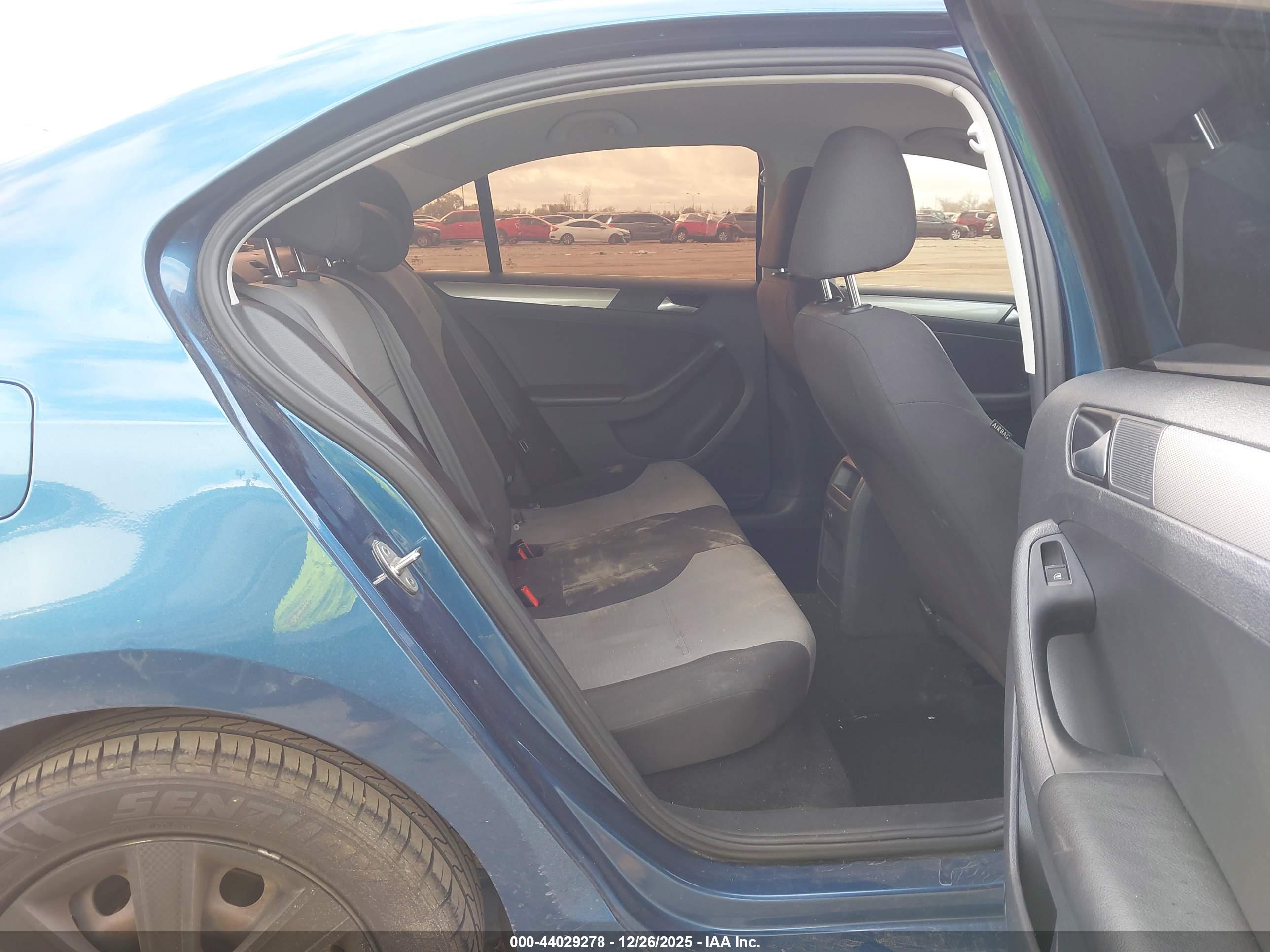 VOLKSWAGEN JETTA image 8