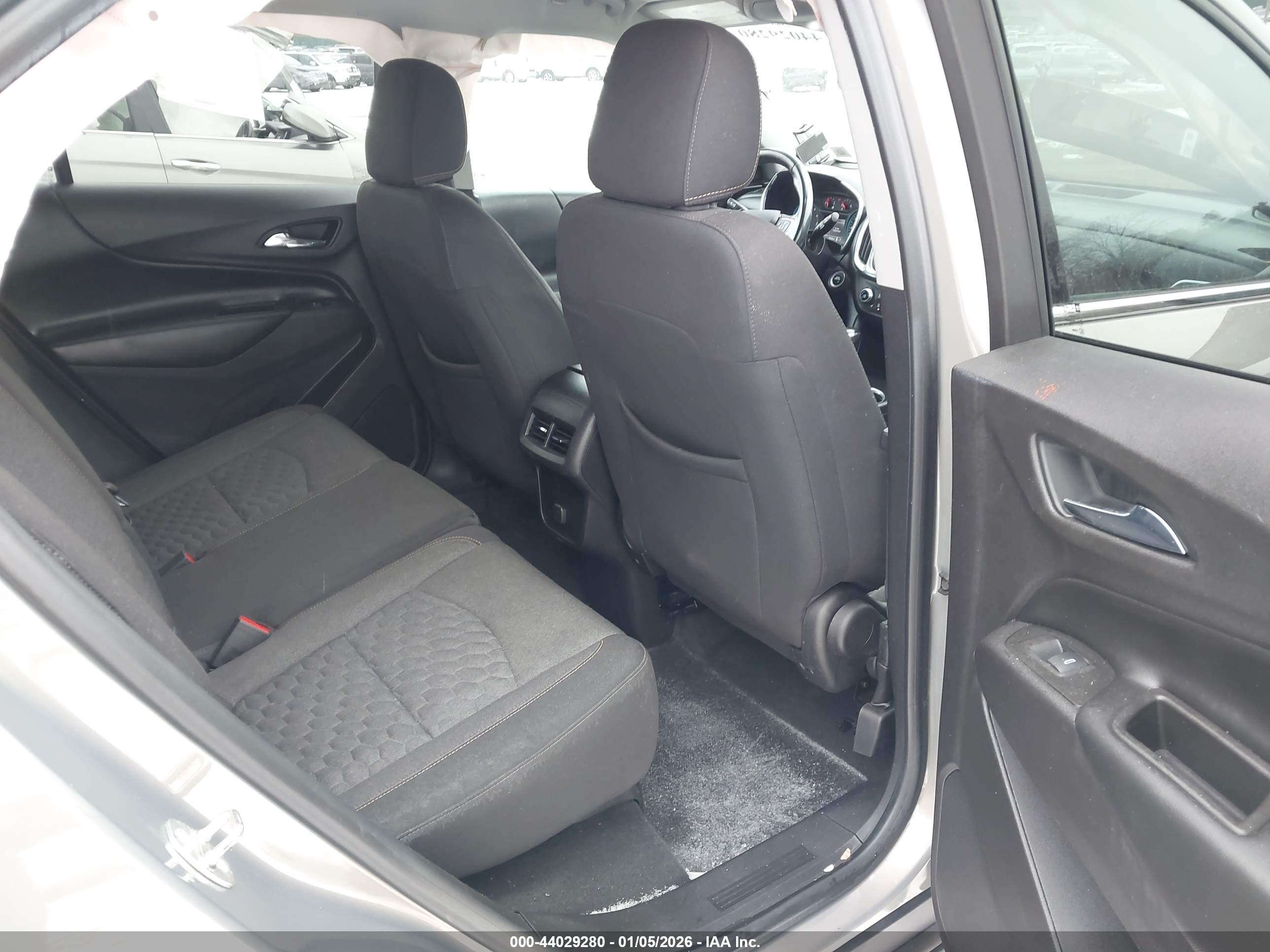 CHEVROLET EQUINOX image 8