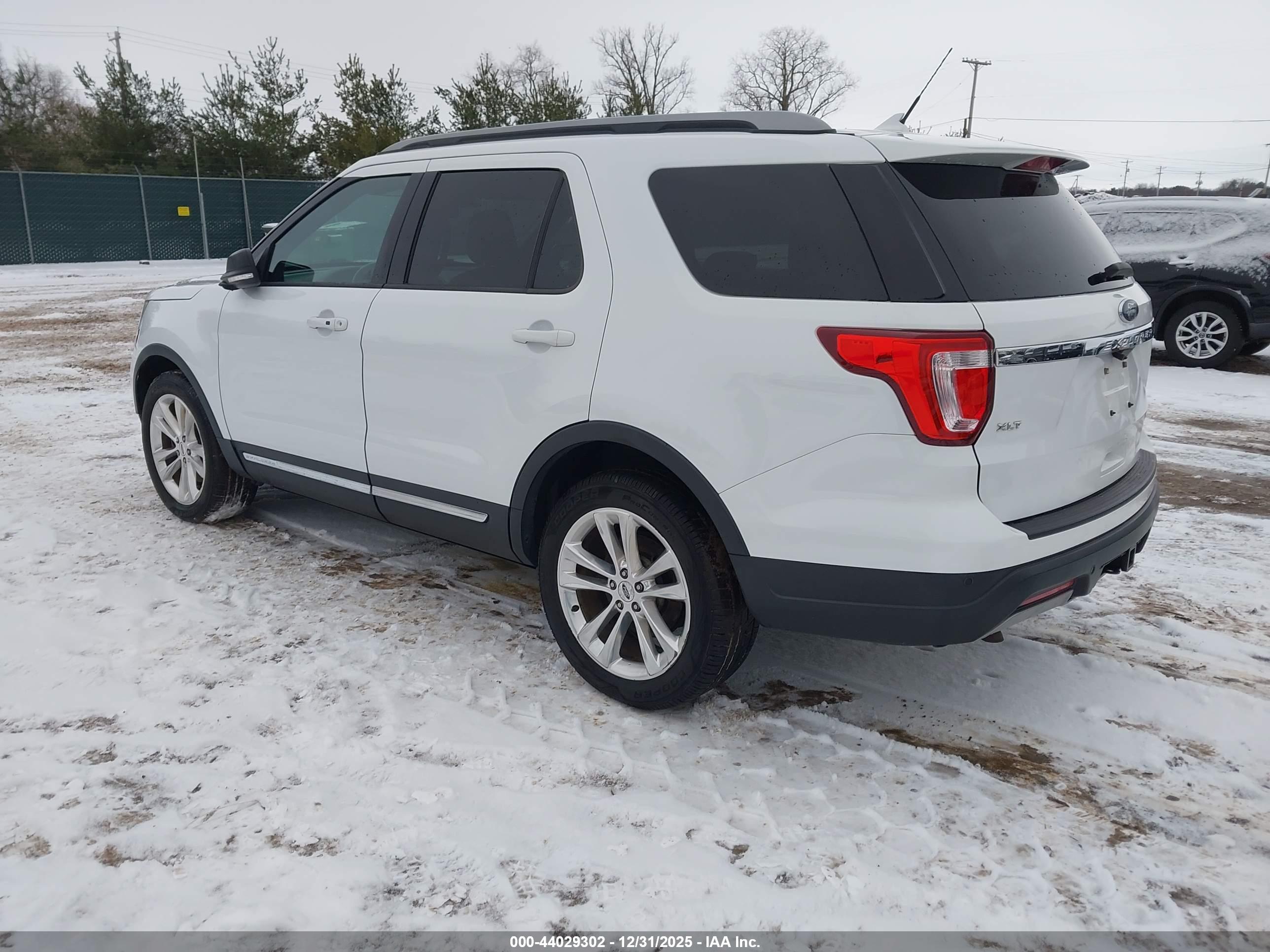 FORD EXPLORER image 3