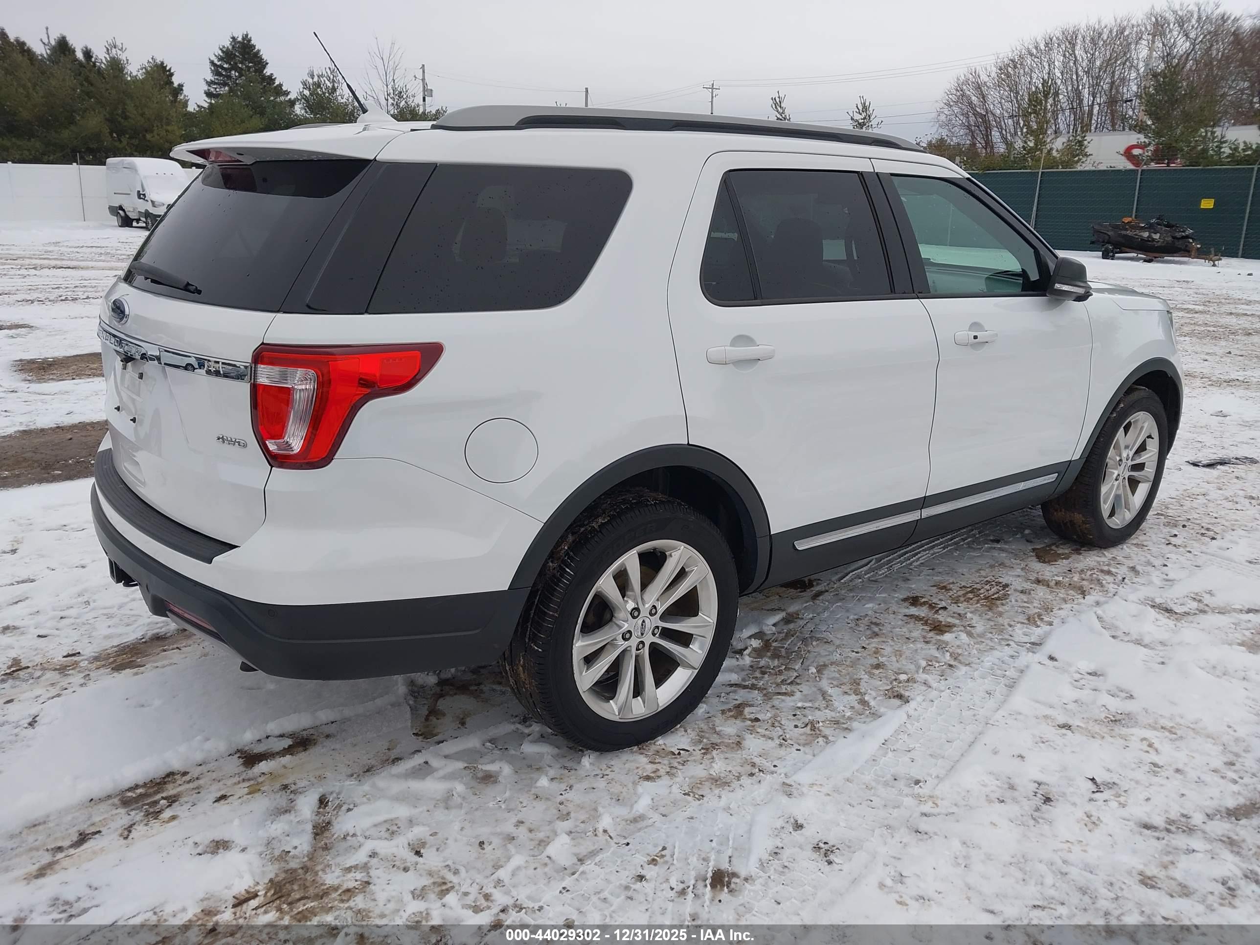 FORD EXPLORER image 4