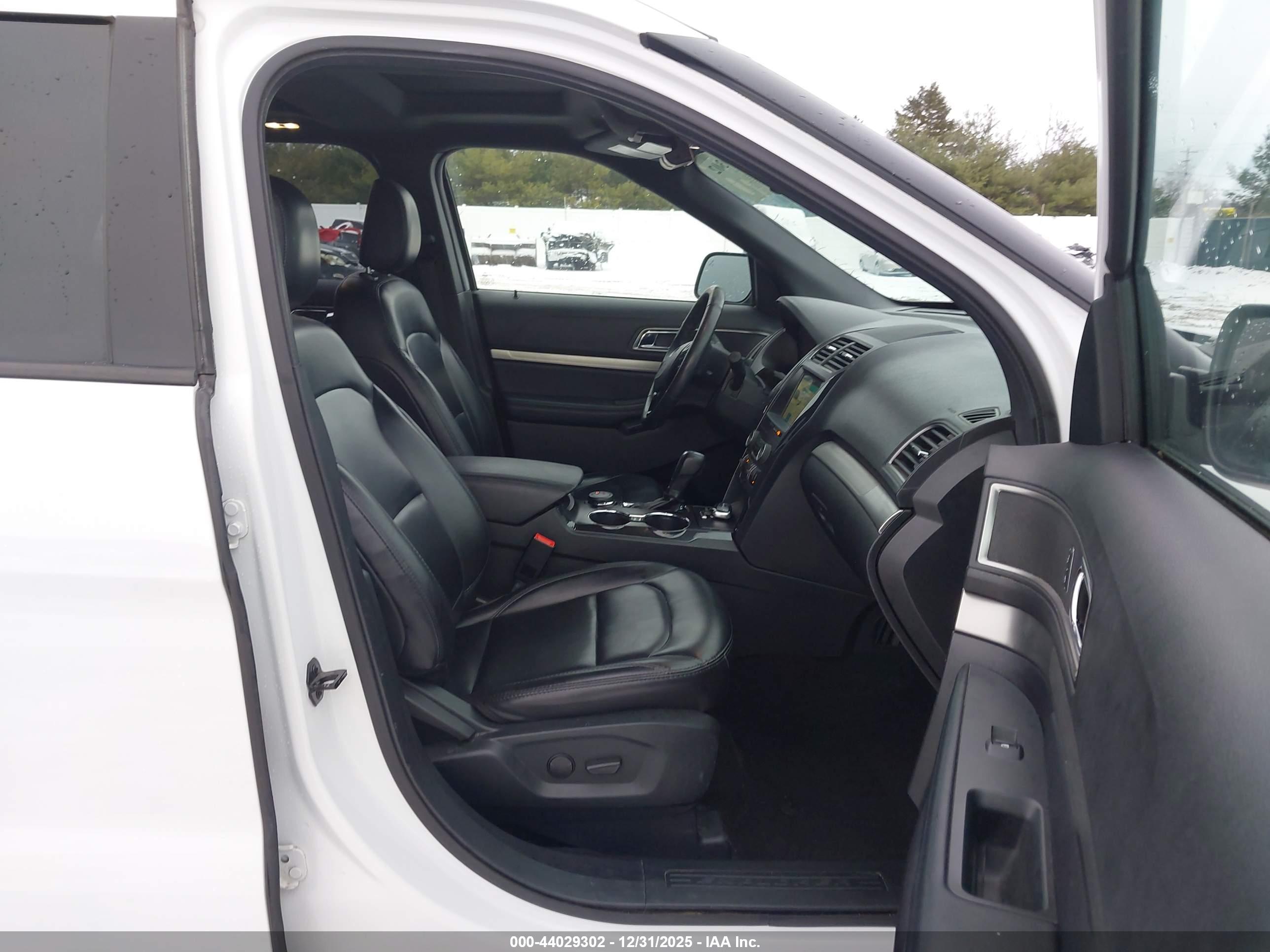 FORD EXPLORER image 5