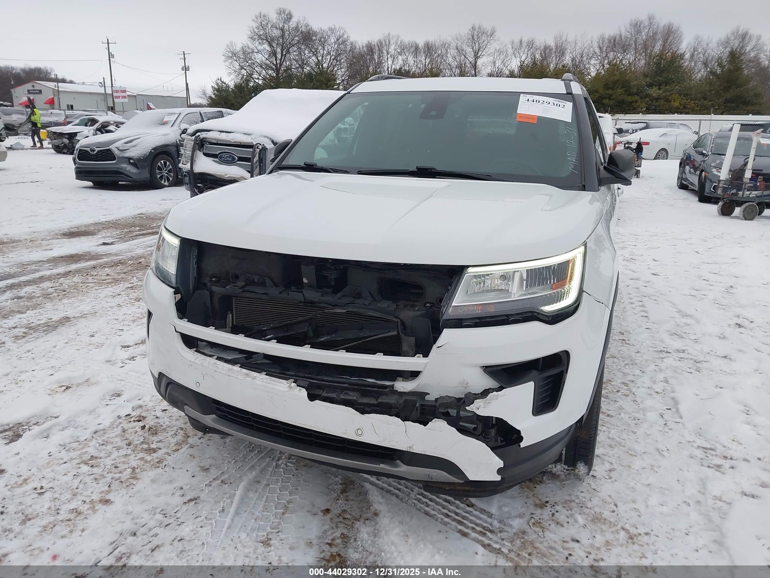 FORD EXPLORER image 6