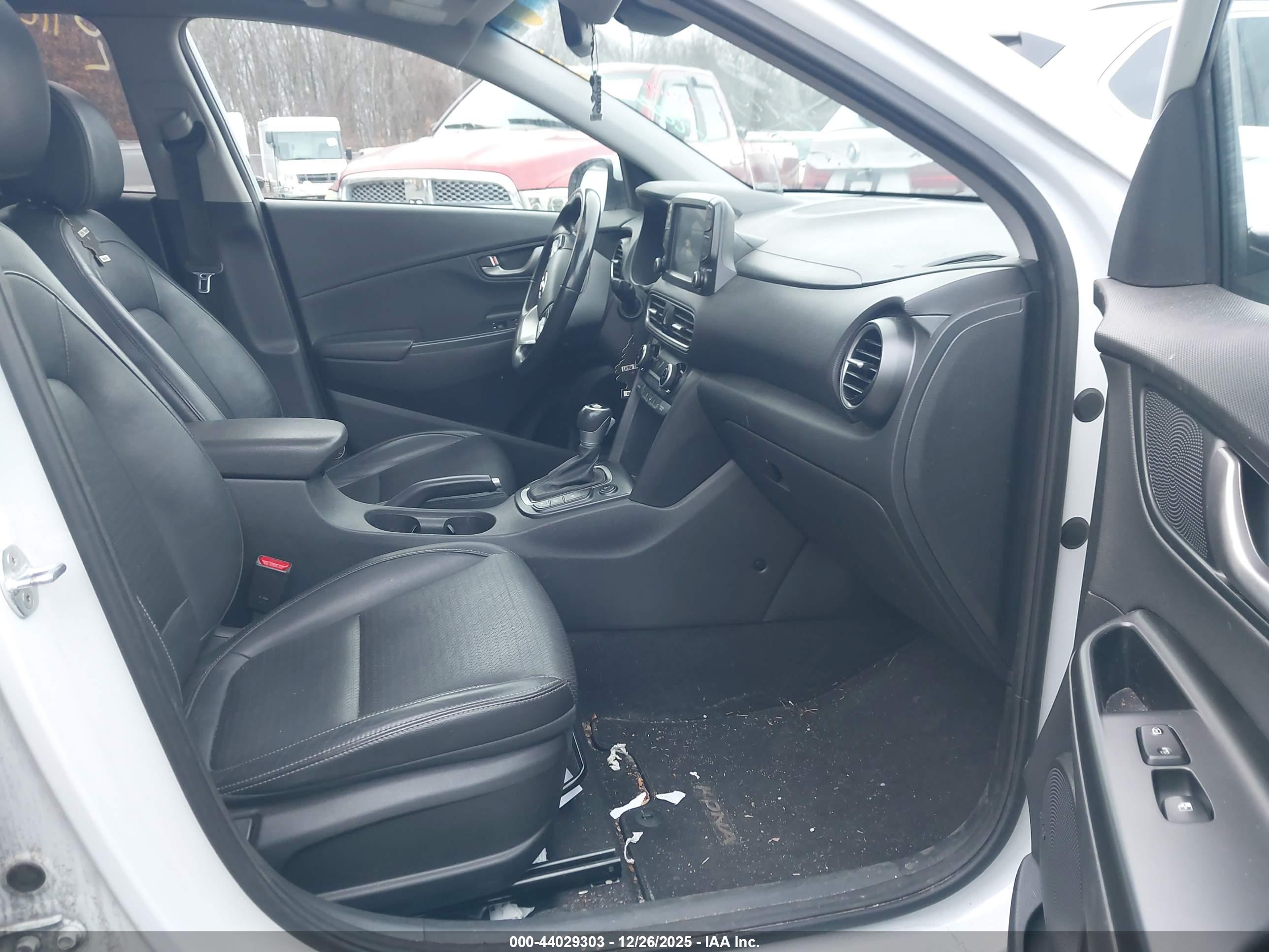 HYUNDAI KONA image 5