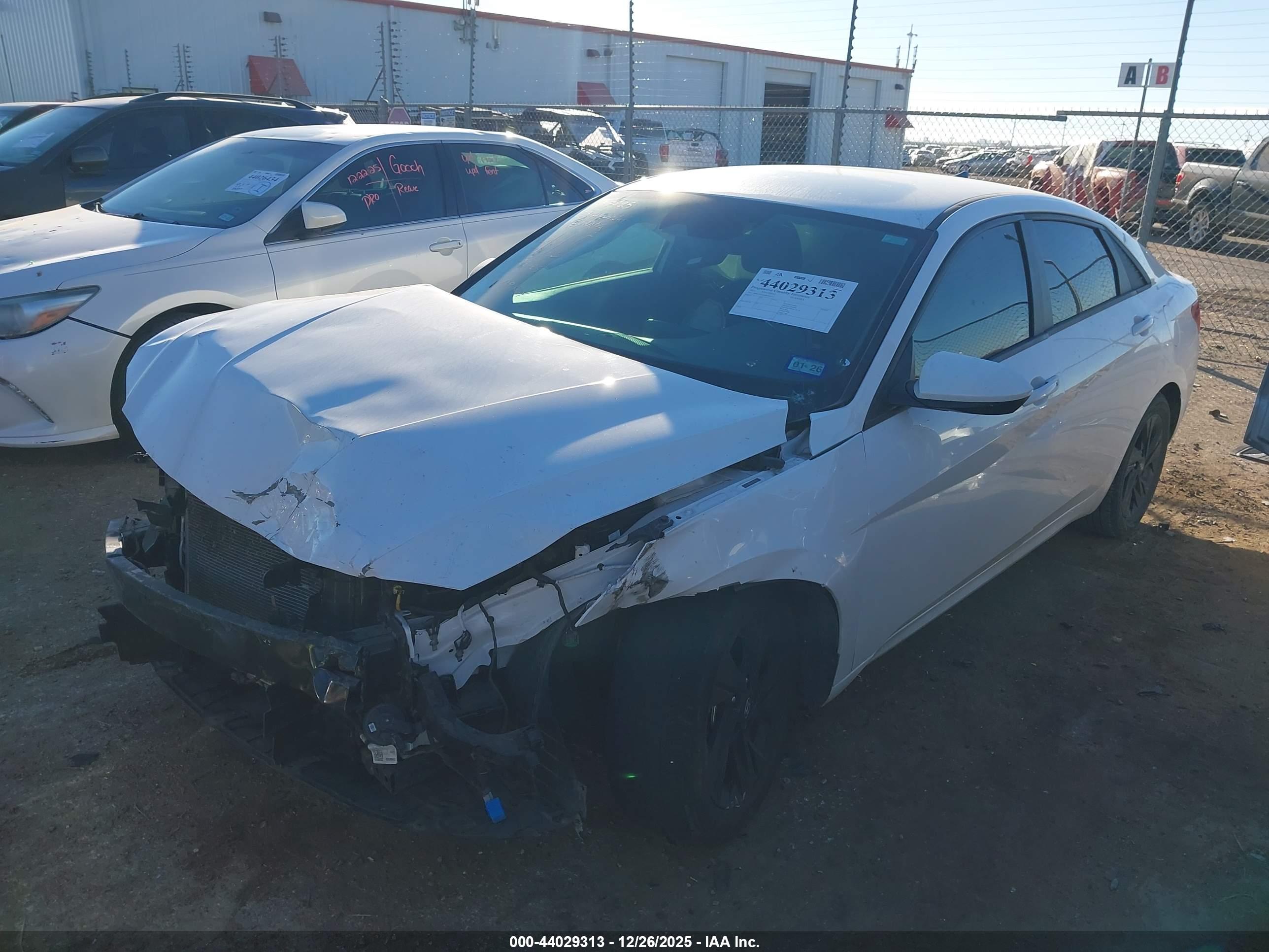 HYUNDAI ELANTRA image 2