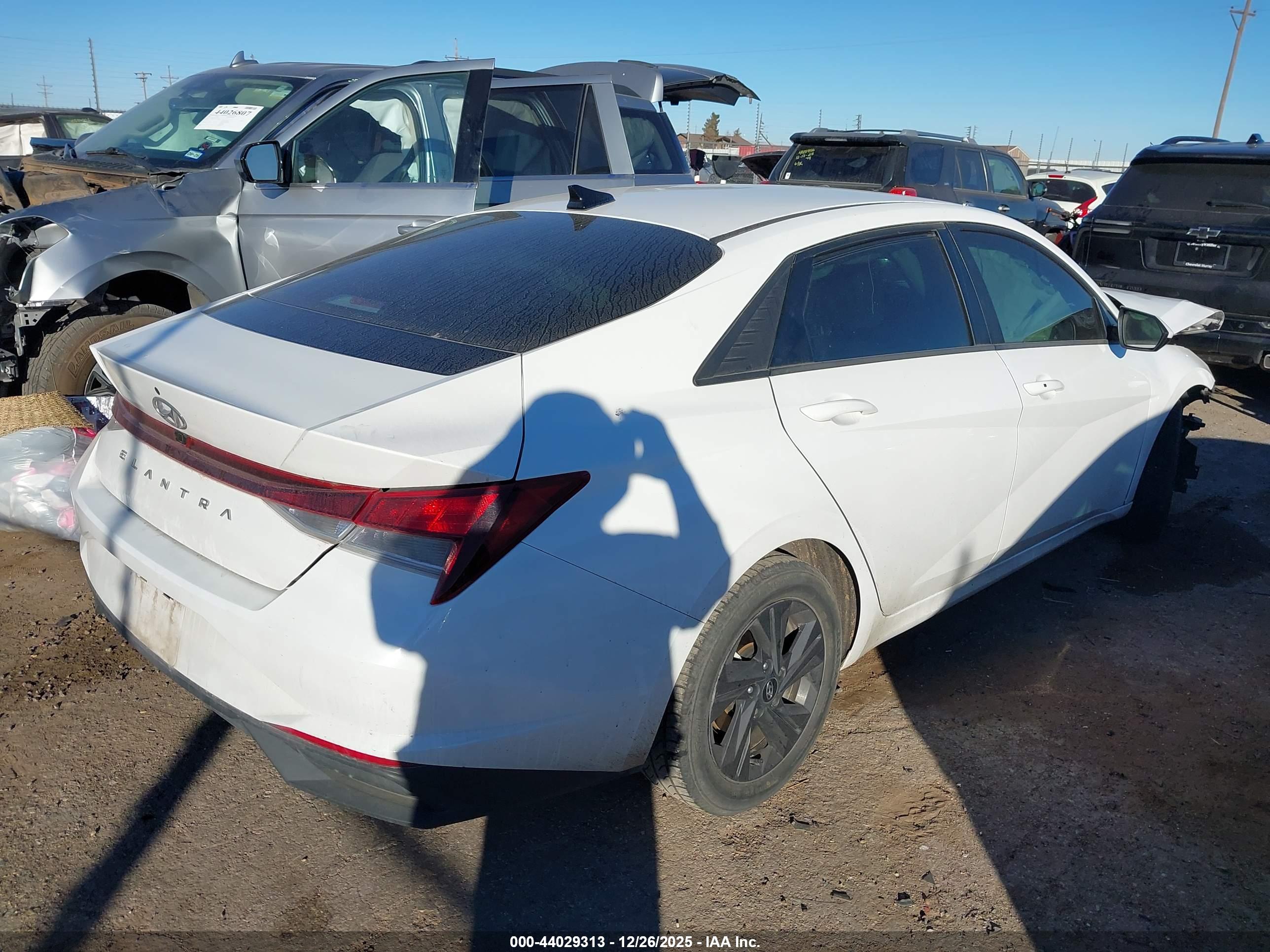 HYUNDAI ELANTRA image 4
