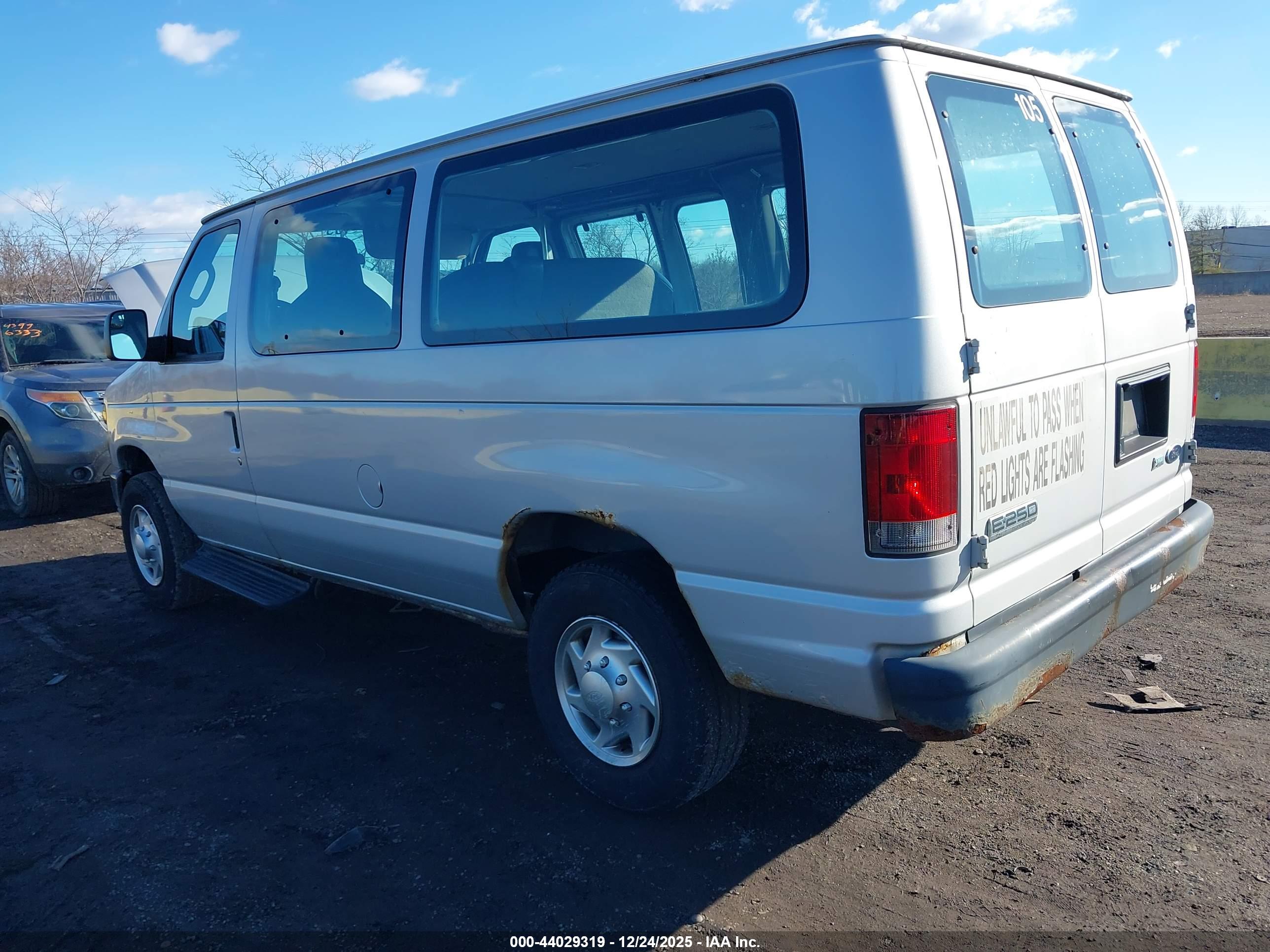 FORD E-250 image 3