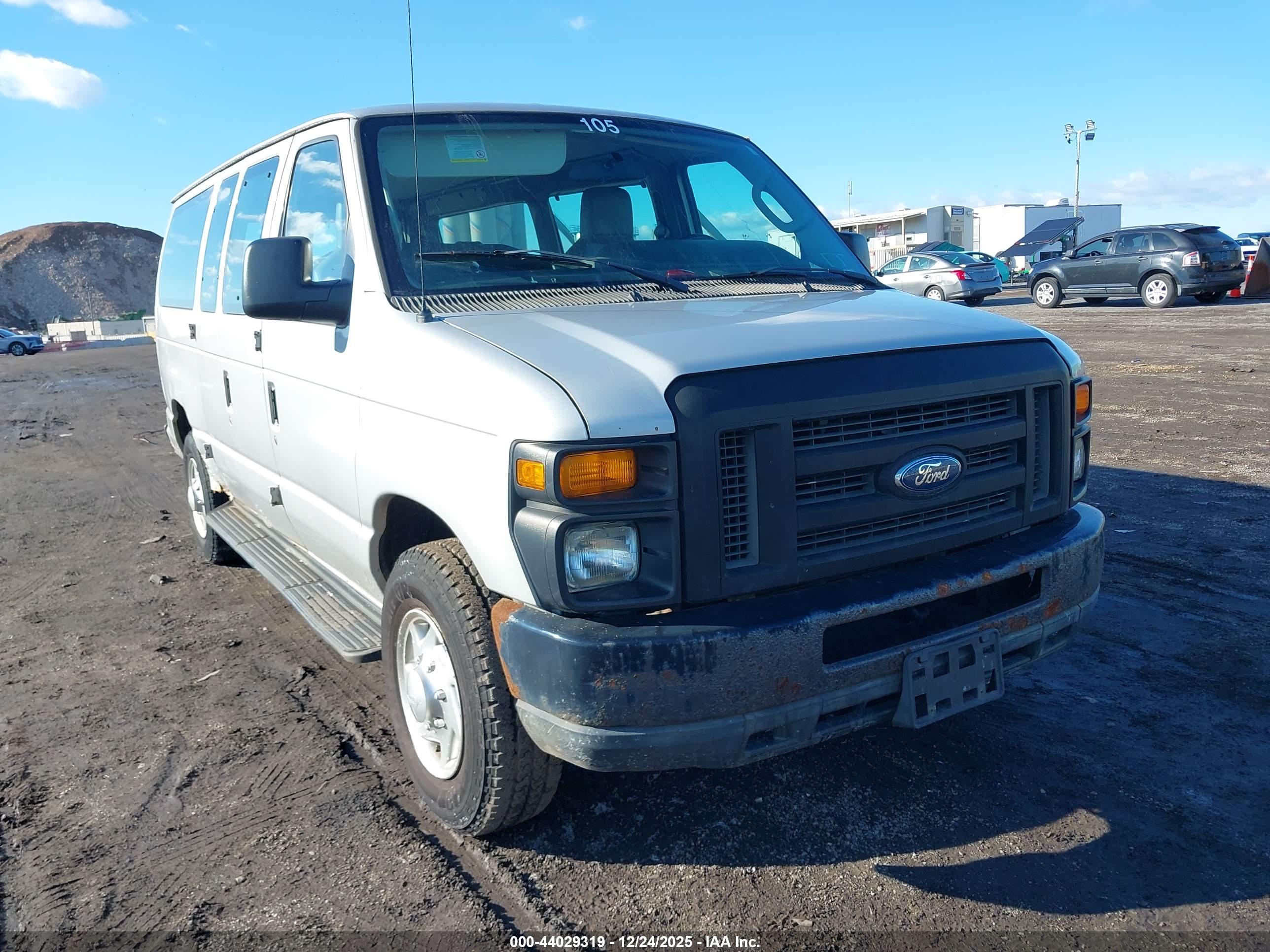 FORD E-250 image 6