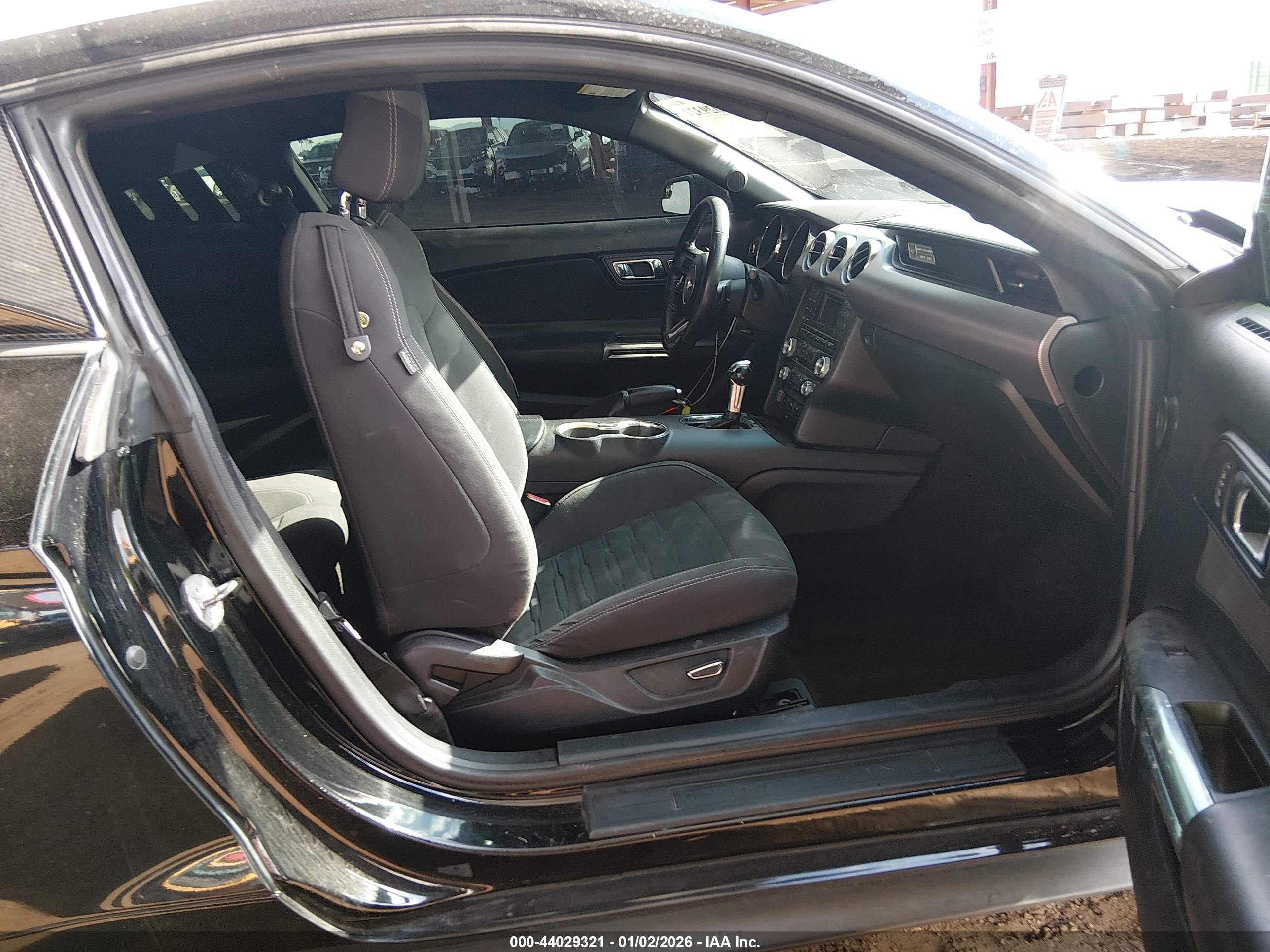 FORD MUSTANG image 5
