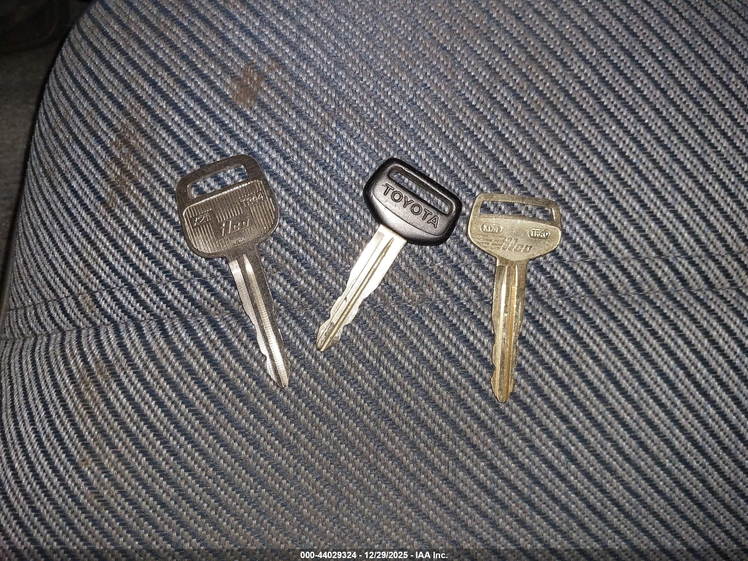 TOYOTA PICKUP image 11