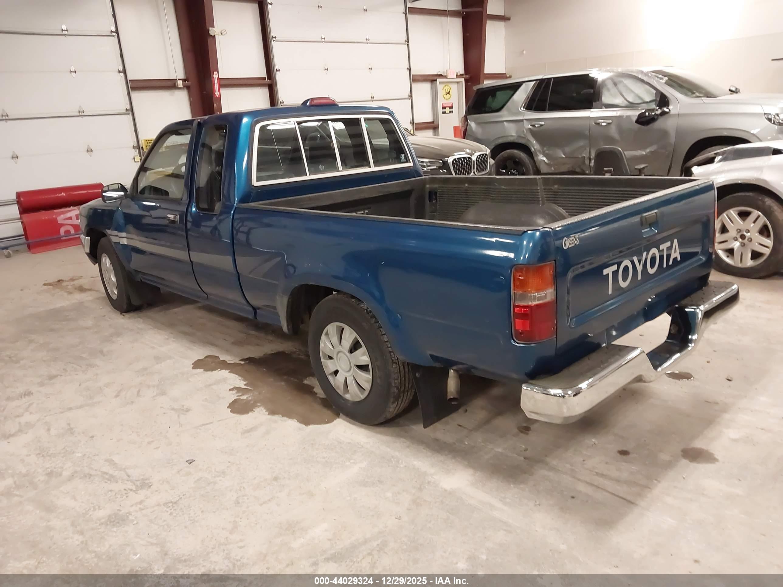 TOYOTA PICKUP image 3