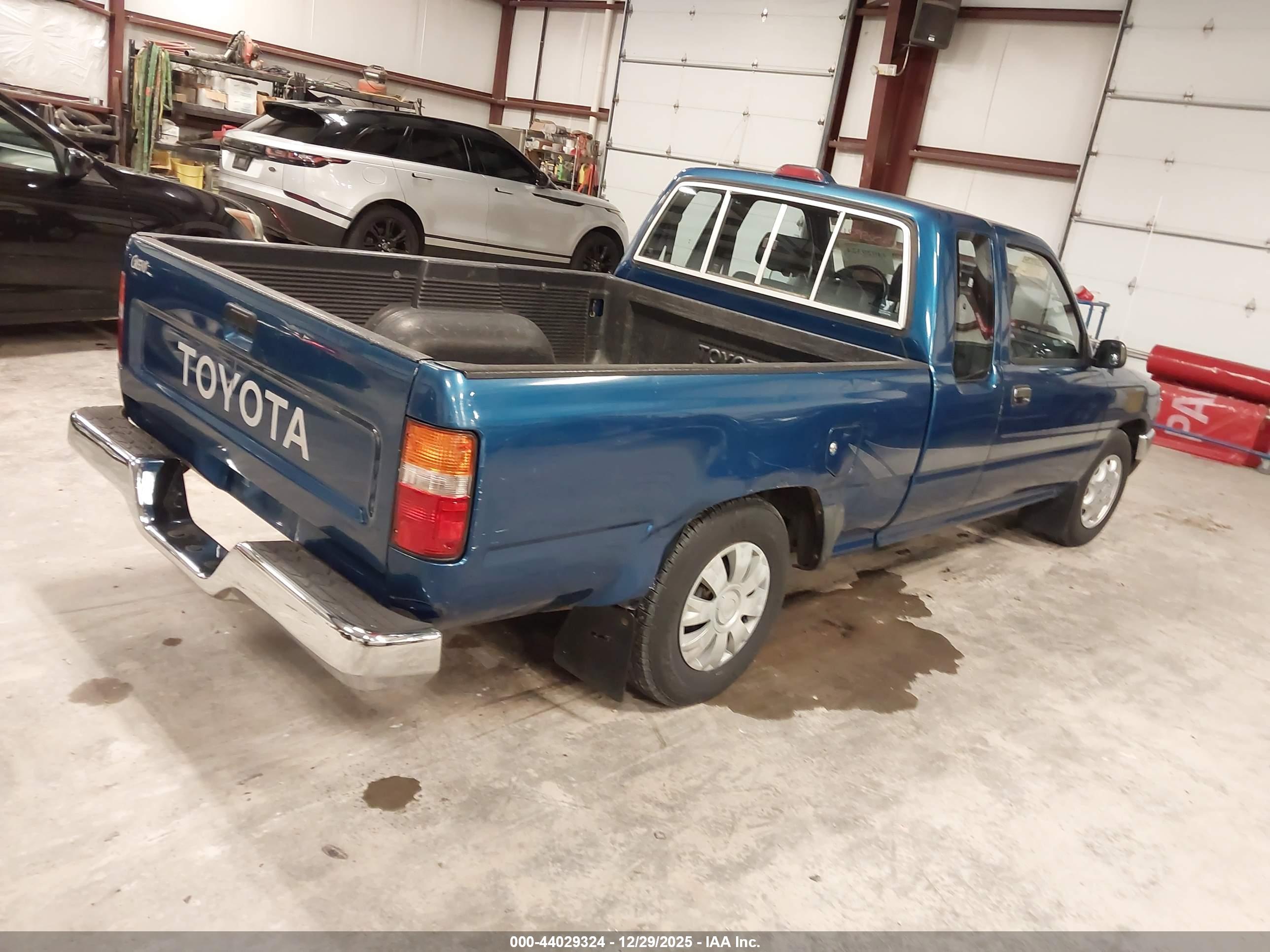 TOYOTA PICKUP image 4