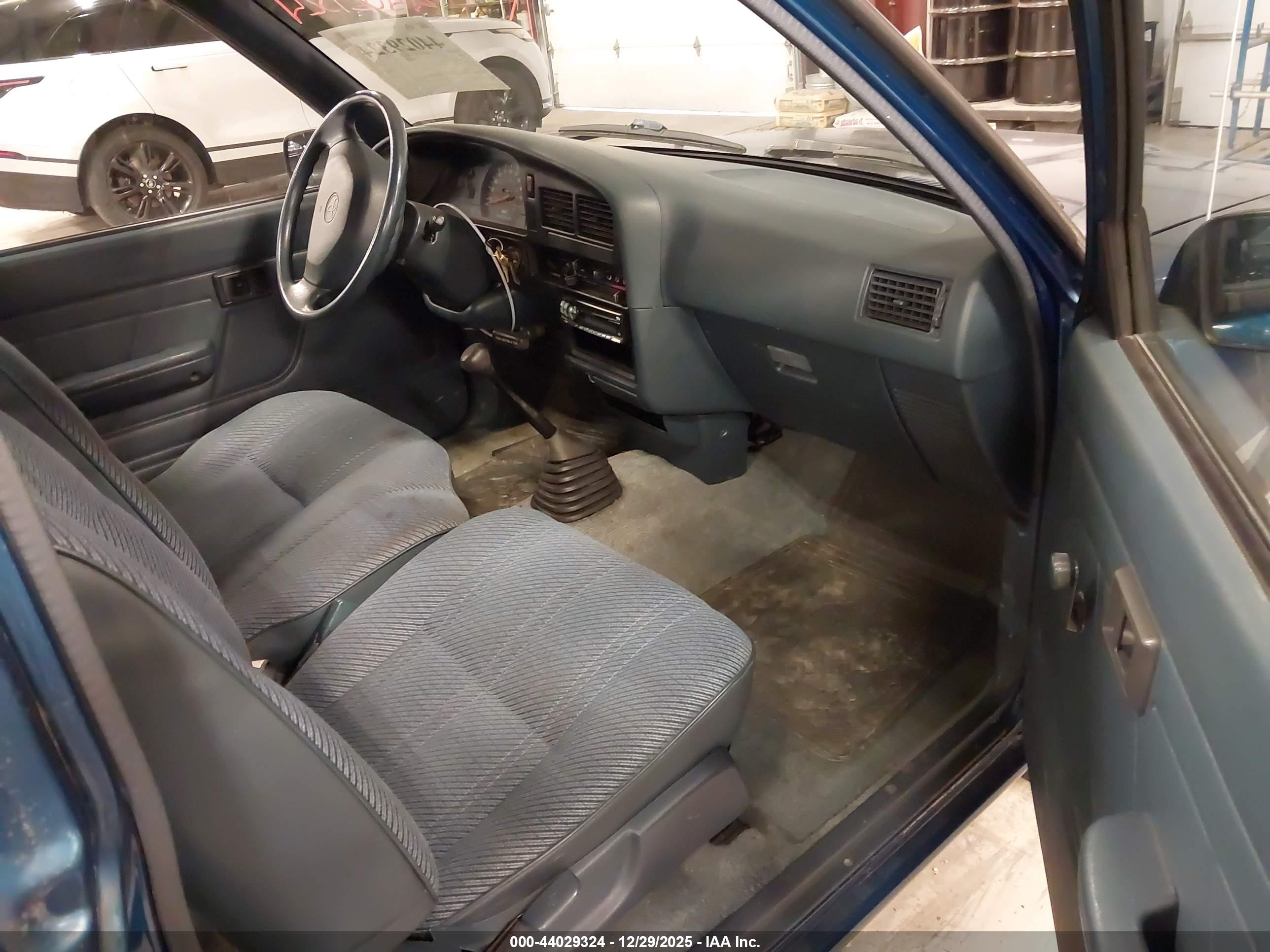 TOYOTA PICKUP image 5