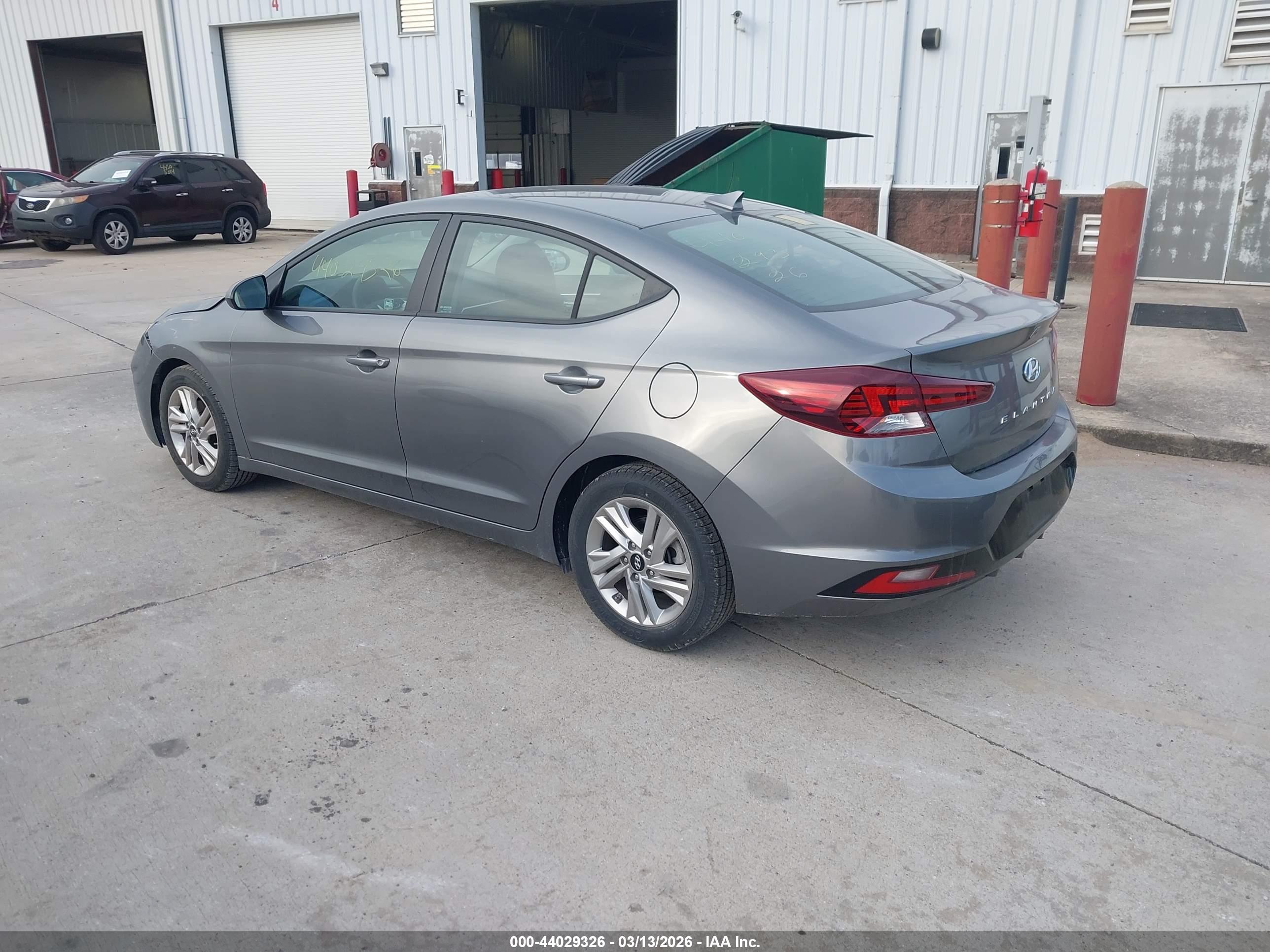 HYUNDAI ELANTRA image 3