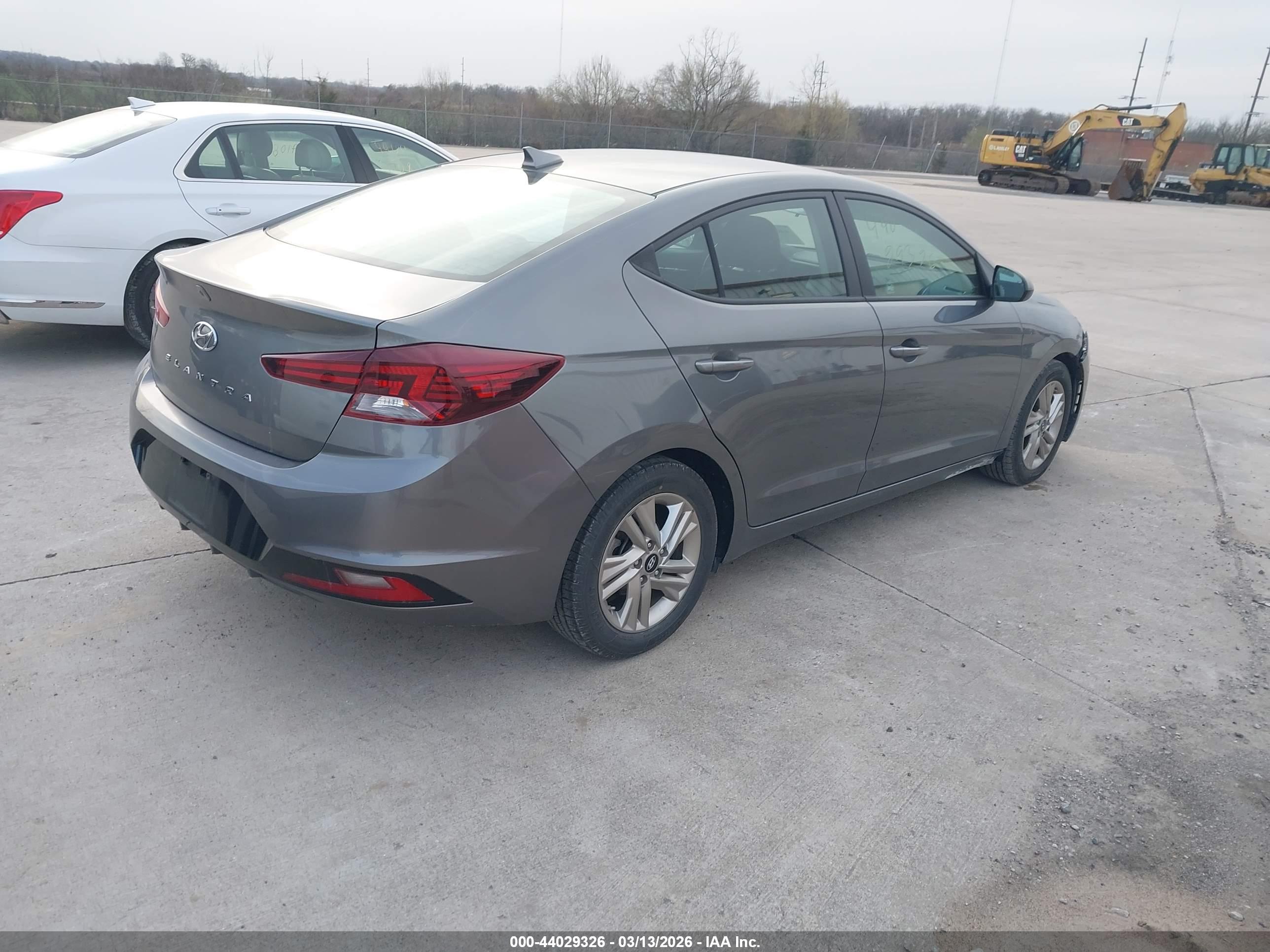 HYUNDAI ELANTRA image 4