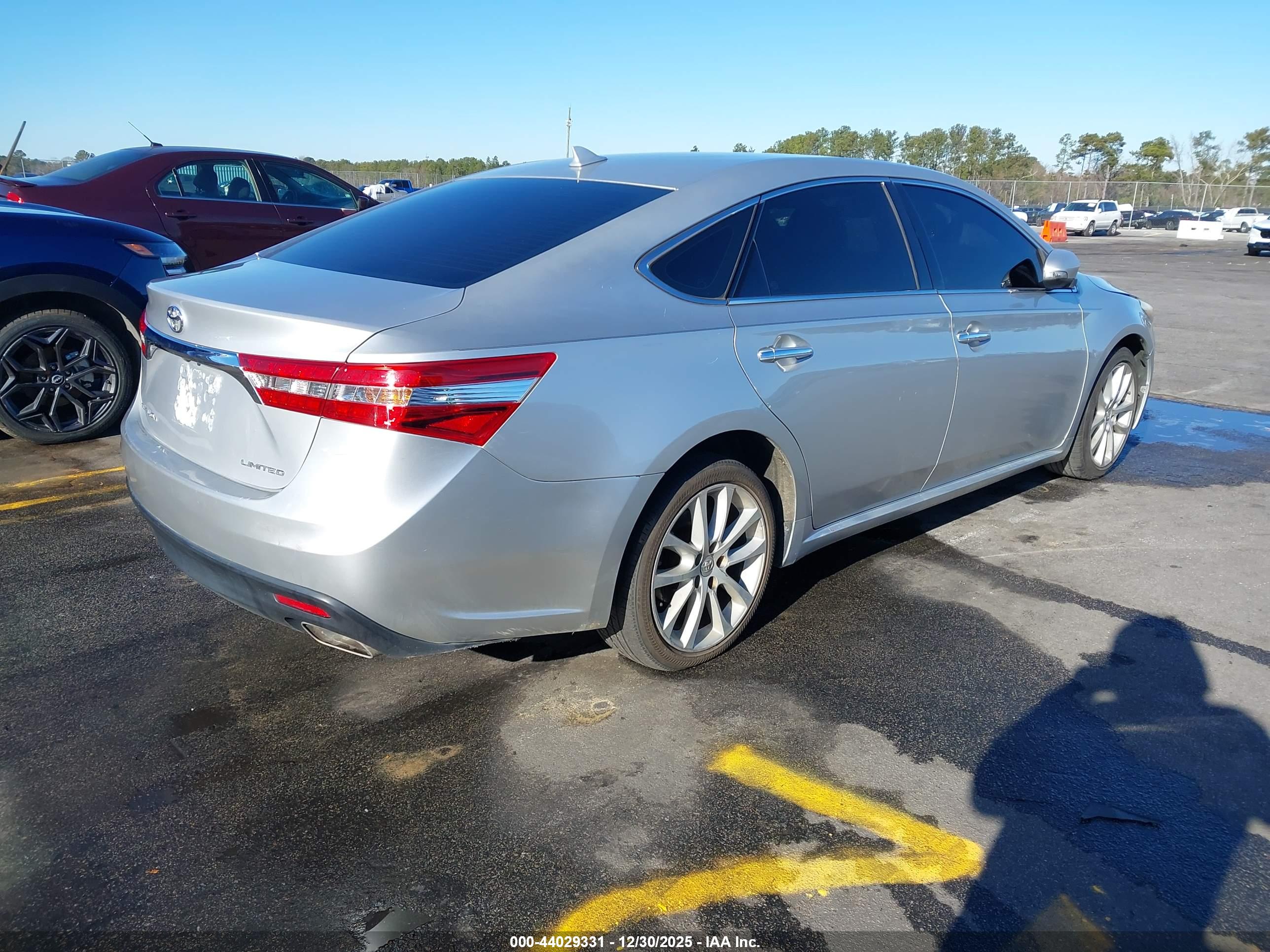TOYOTA AVALON image 4