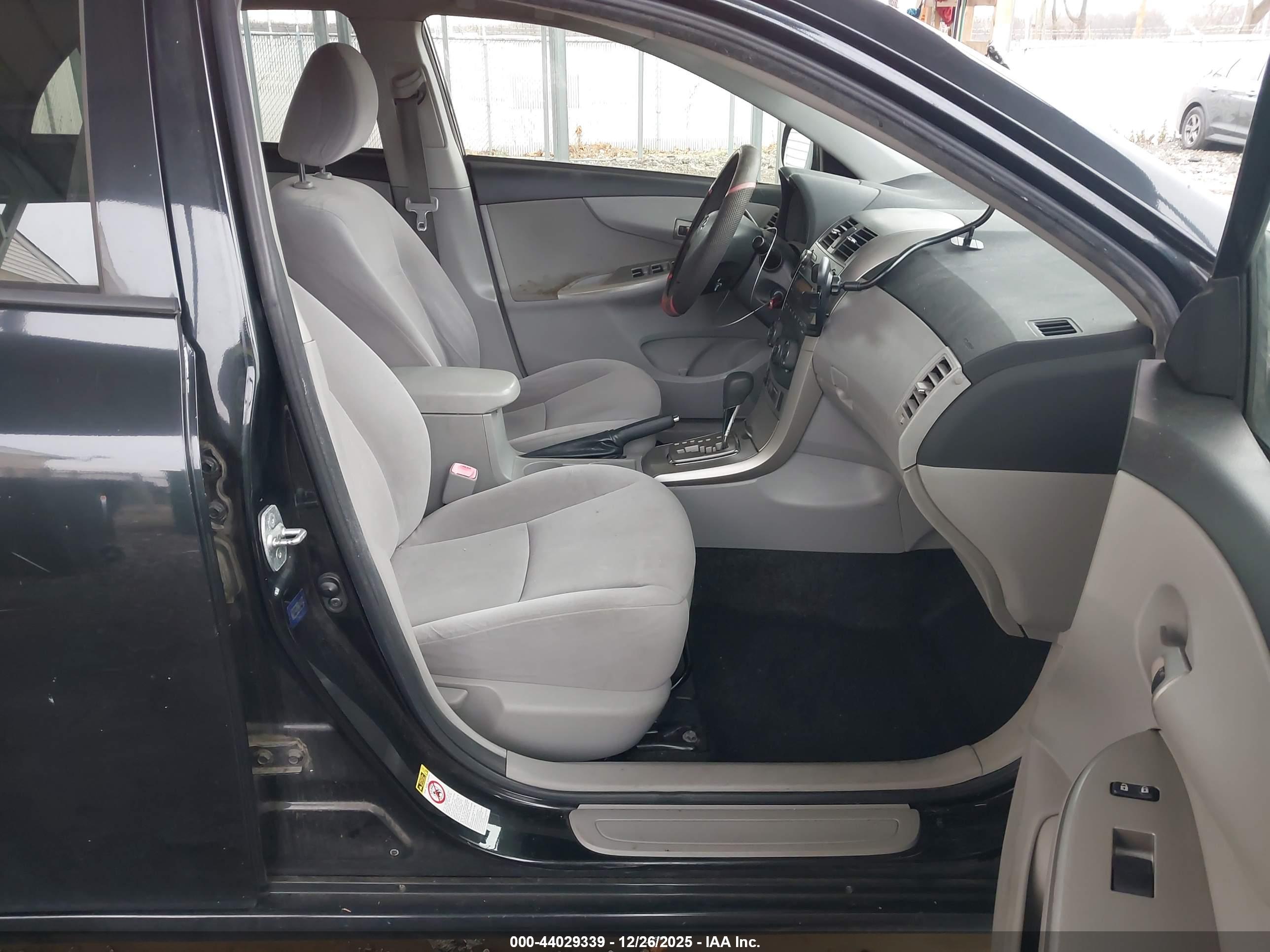 TOYOTA COROLLA image 5