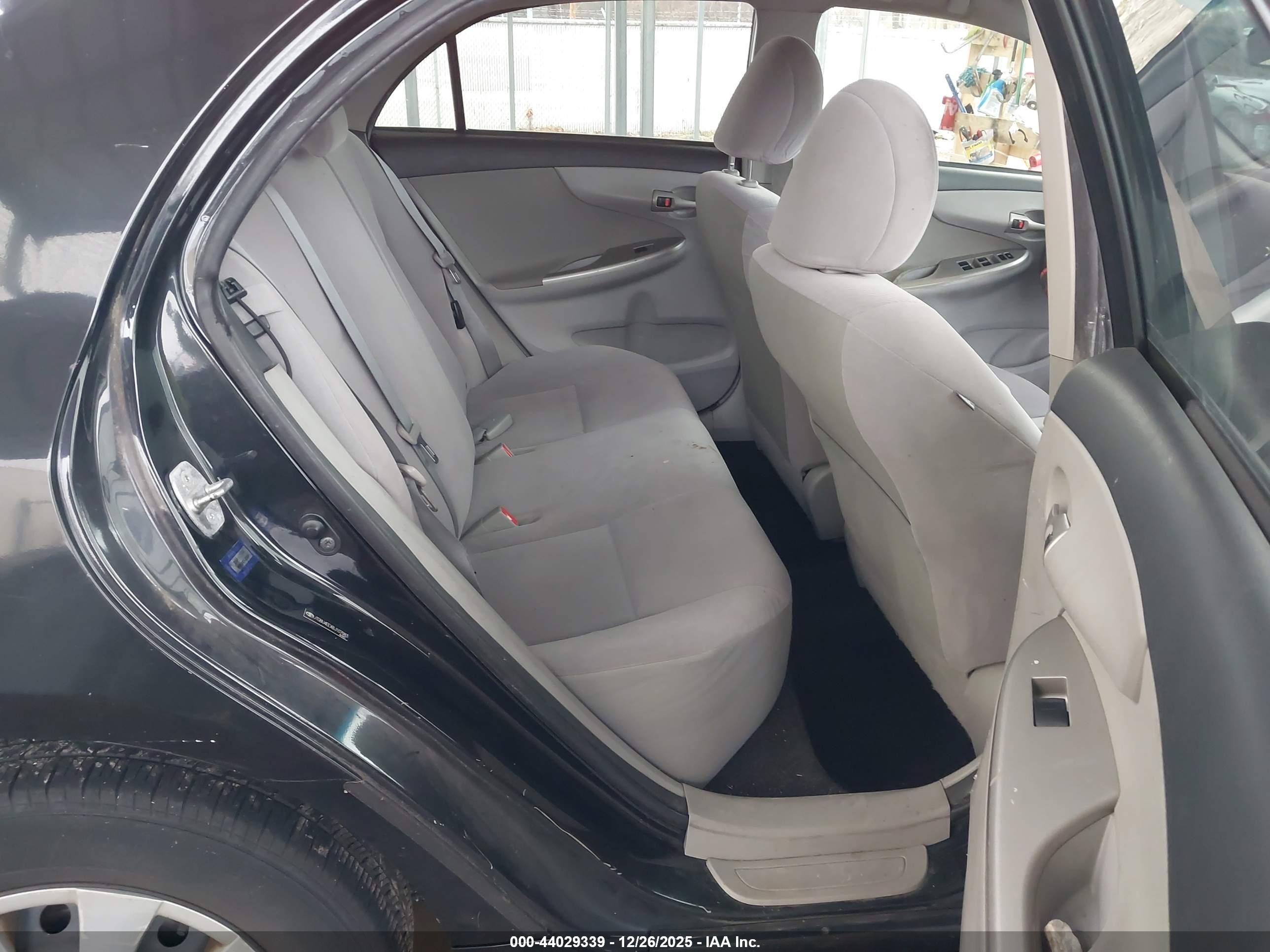 TOYOTA COROLLA image 8