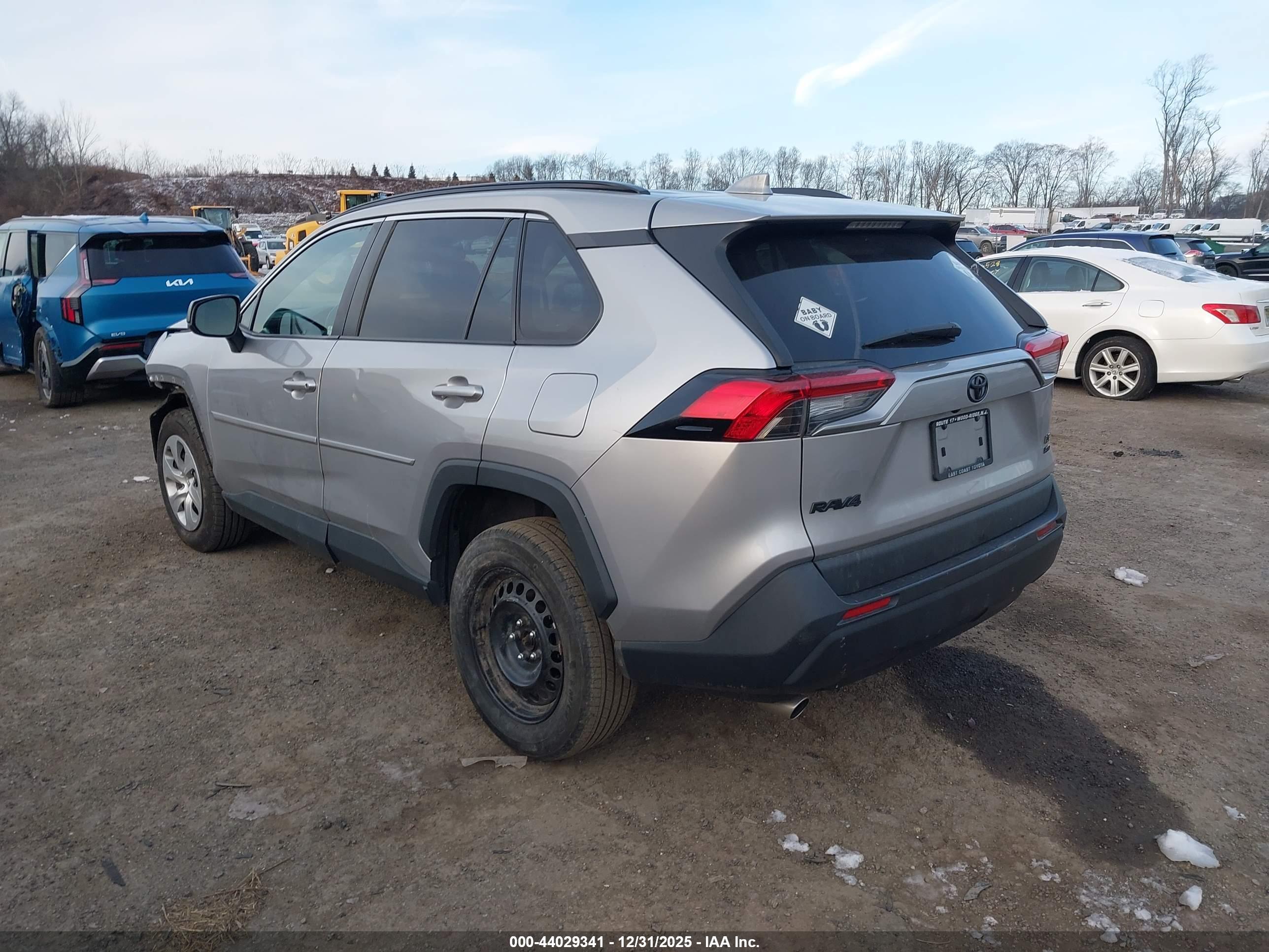 TOYOTA RAV4 image 3