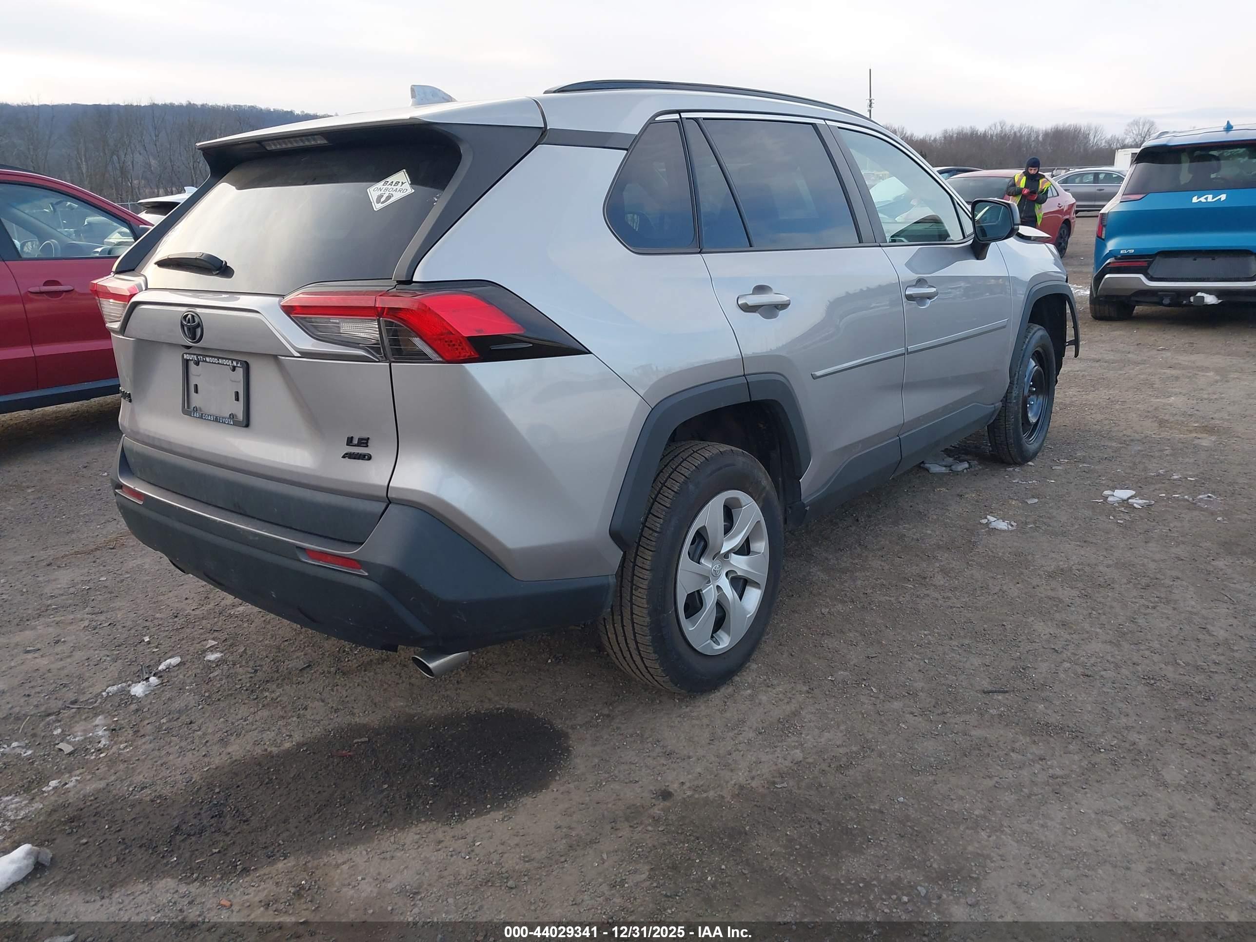 TOYOTA RAV4 image 4