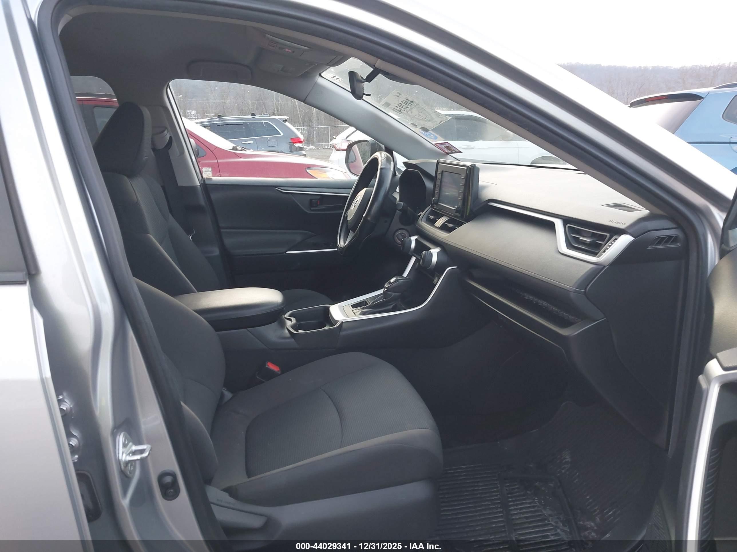 TOYOTA RAV4 image 5