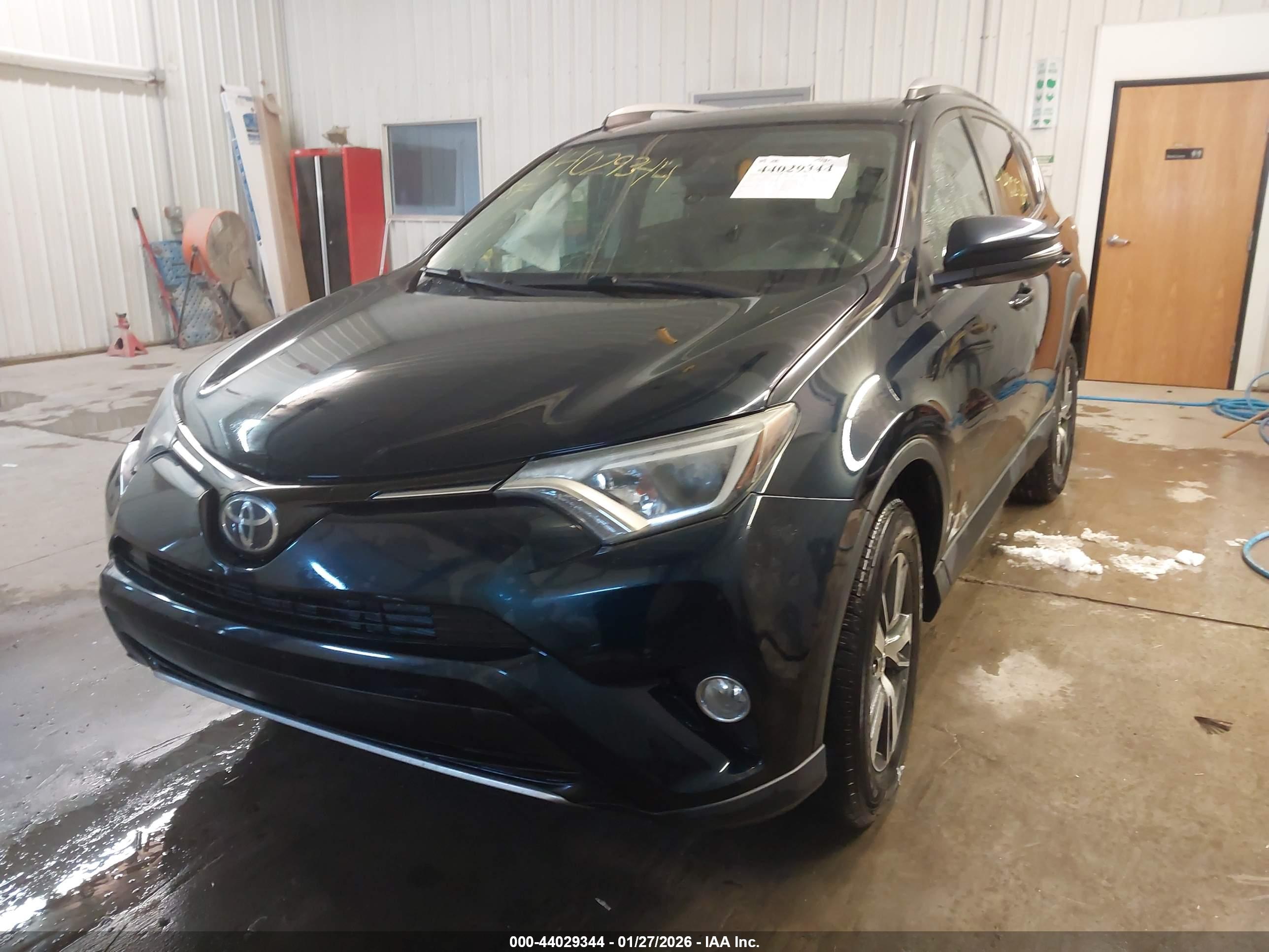 TOYOTA RAV4 image 2