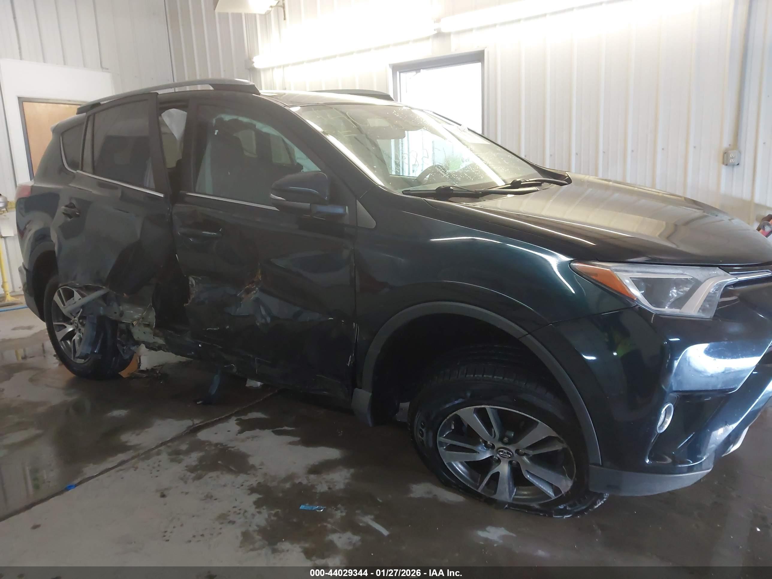 TOYOTA RAV4 image 6