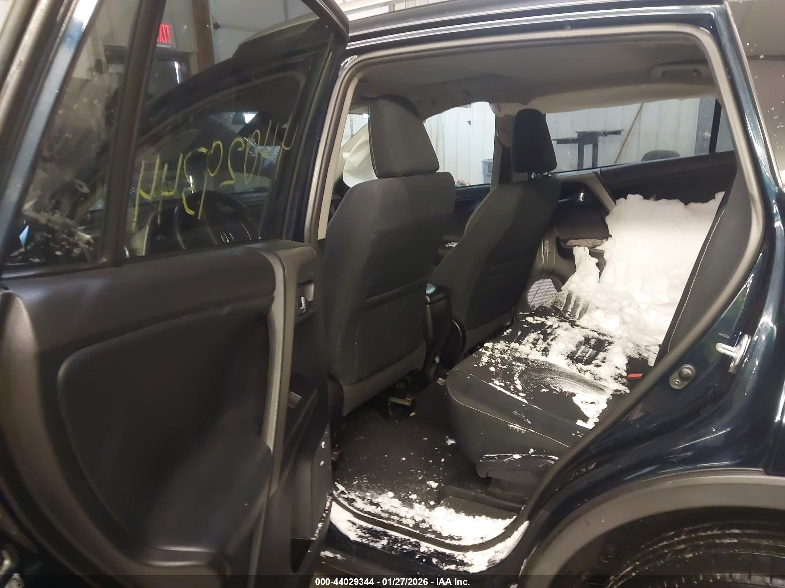 TOYOTA RAV4 image 8