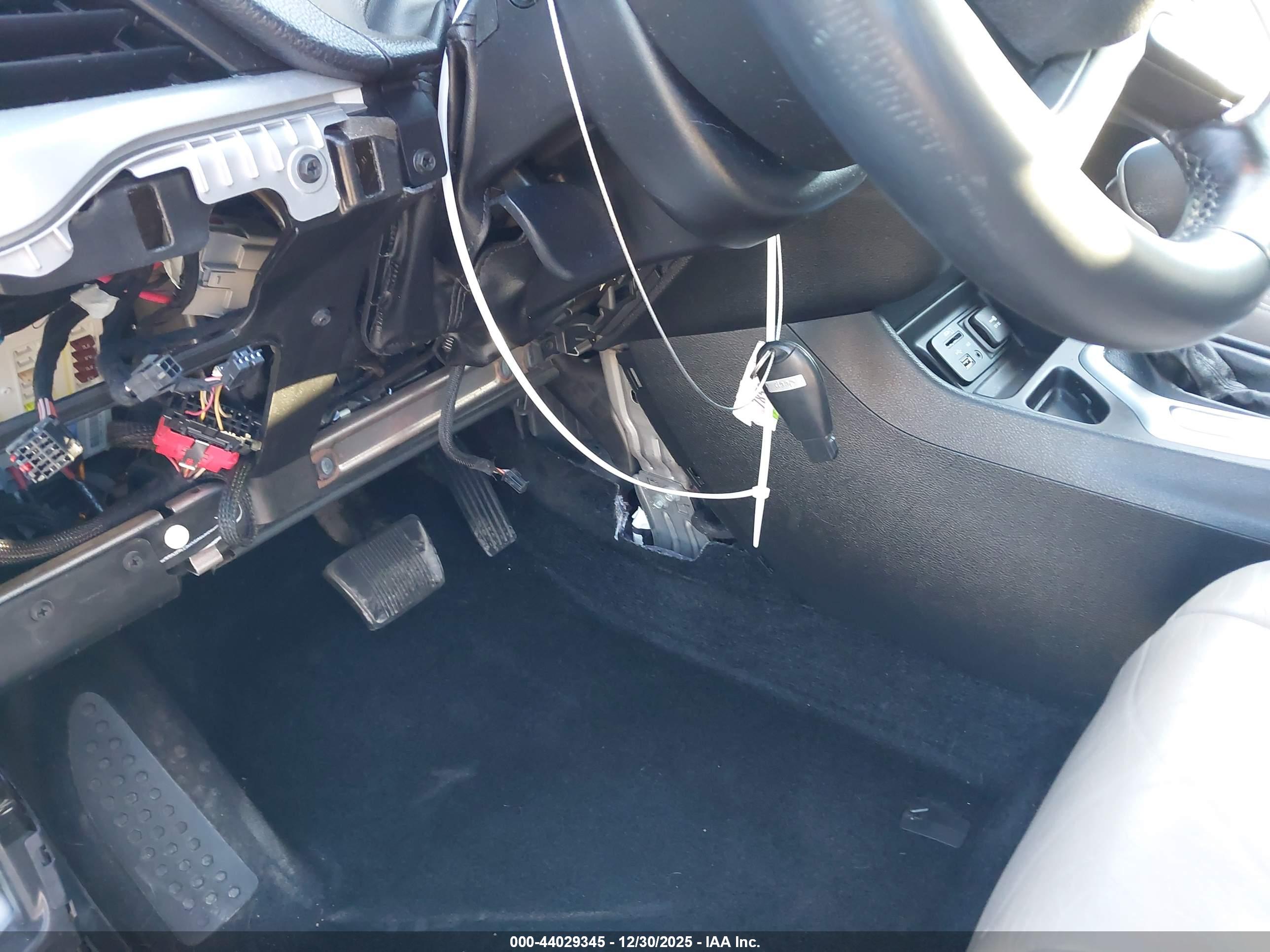 JEEP CHEROKEE image 11