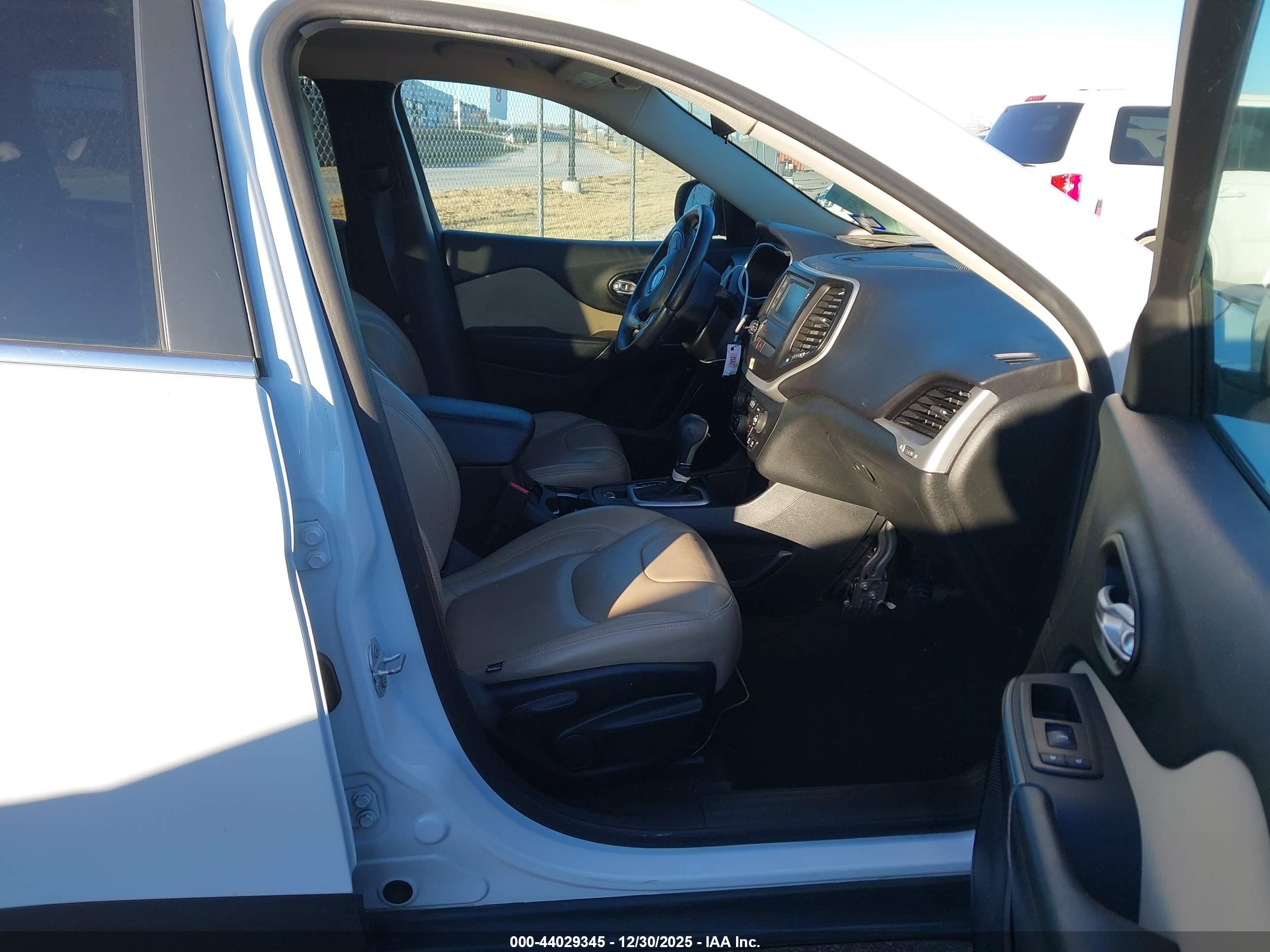 JEEP CHEROKEE image 5