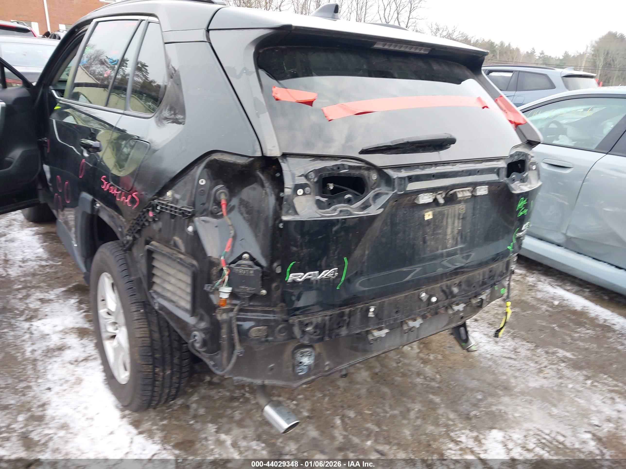 TOYOTA RAV4 image 6