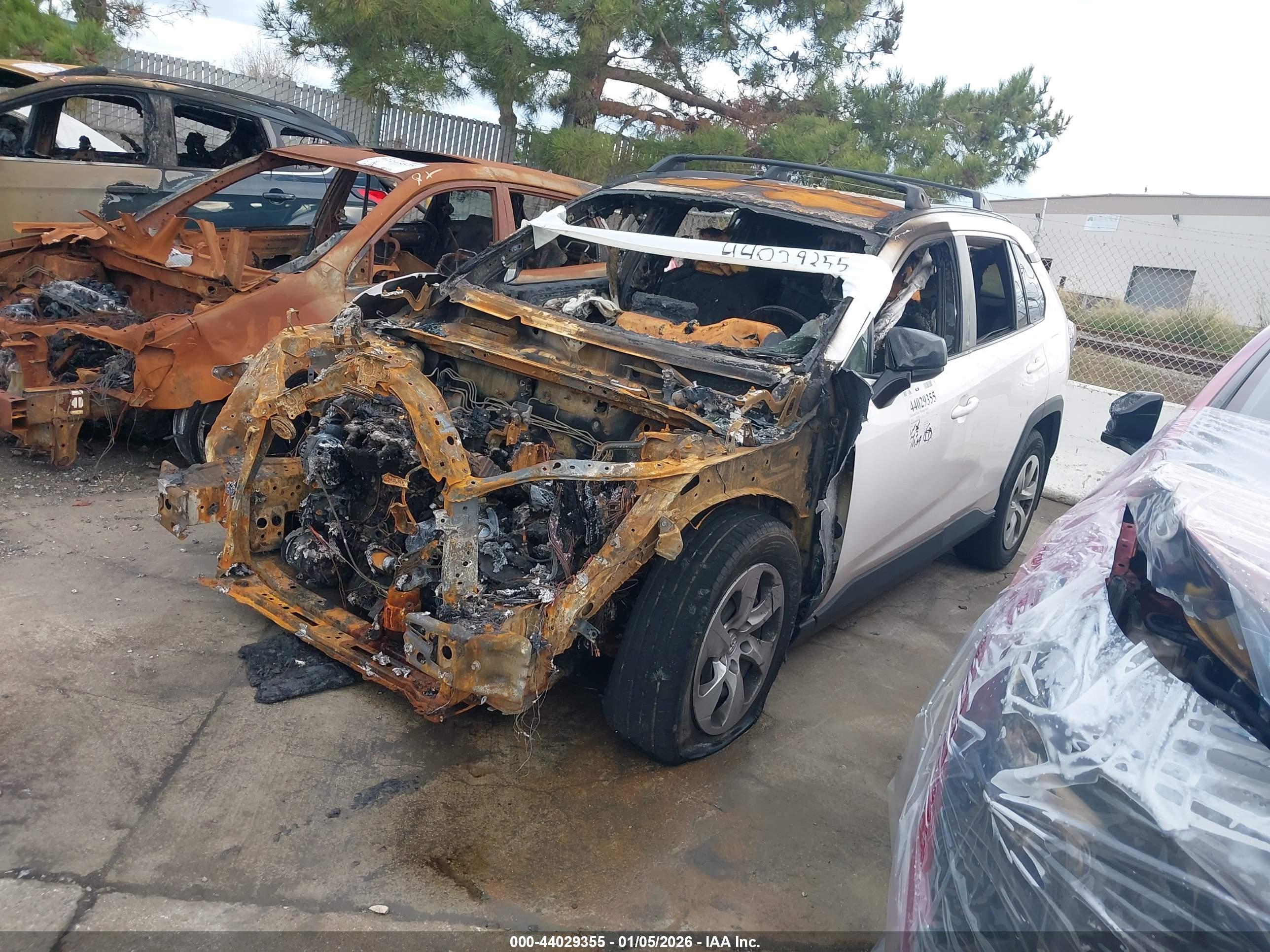 TOYOTA RAV4 image 2