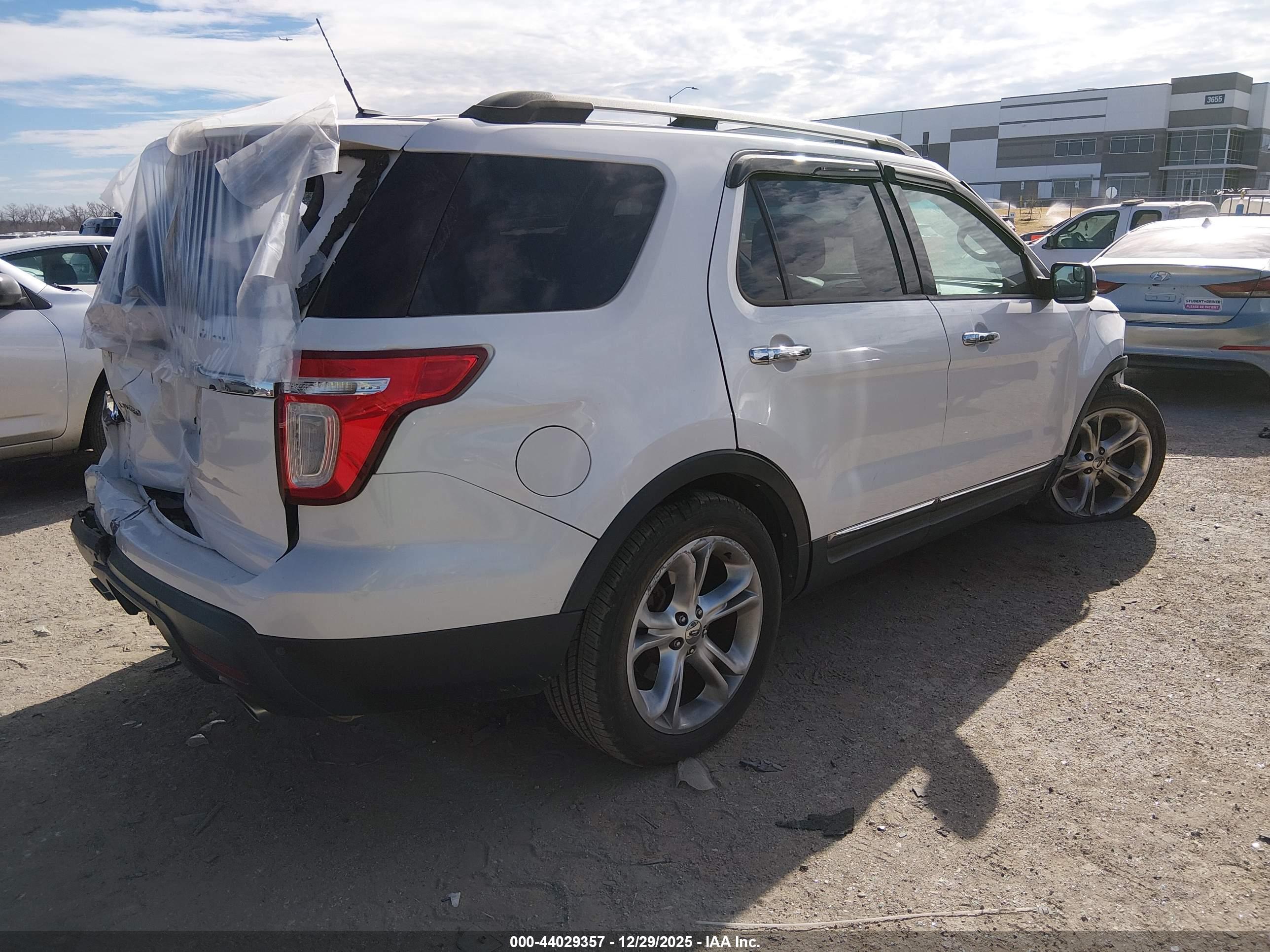 FORD EXPLORER image 4