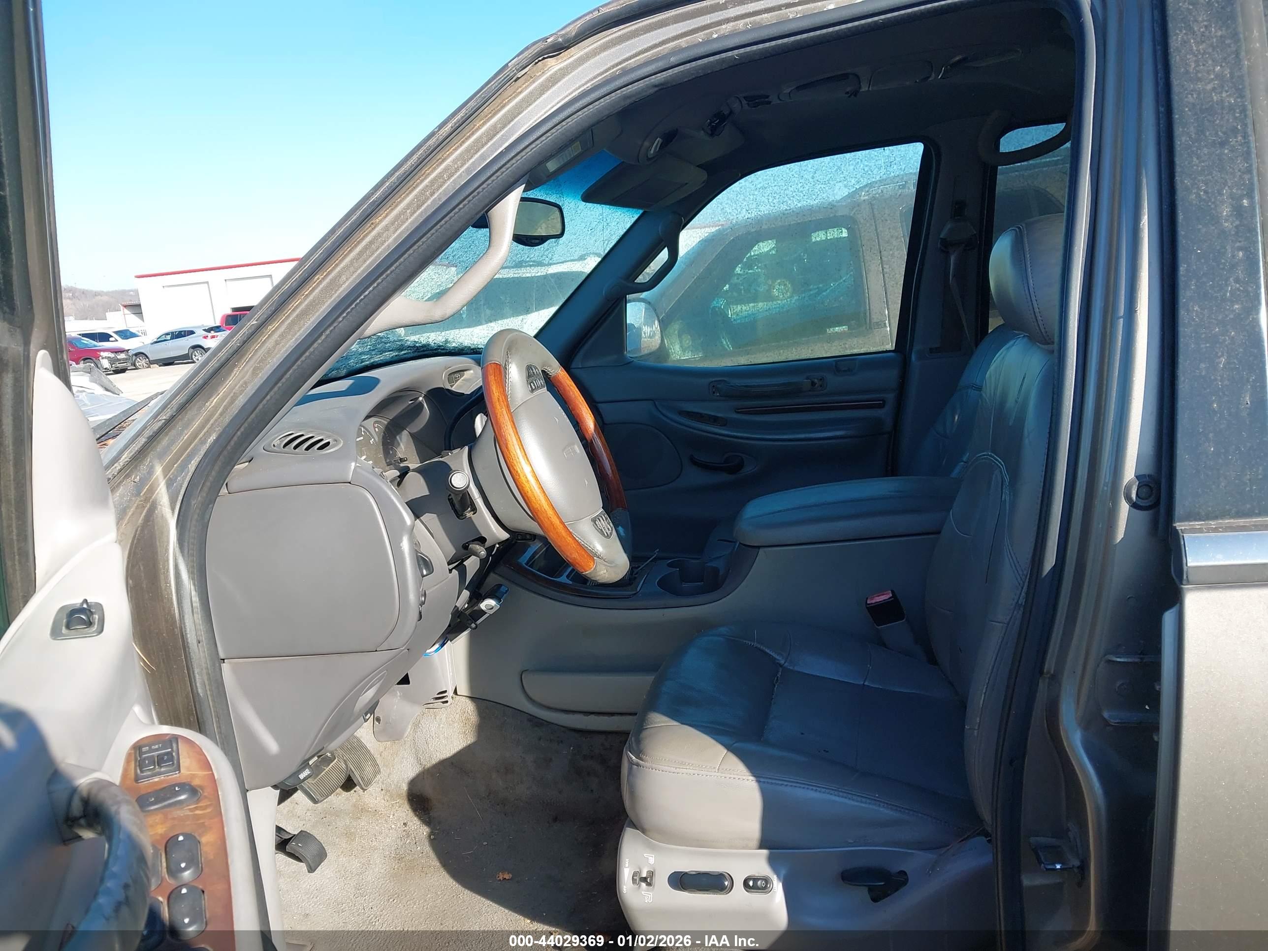 LINCOLN NAVIGATOR image 5