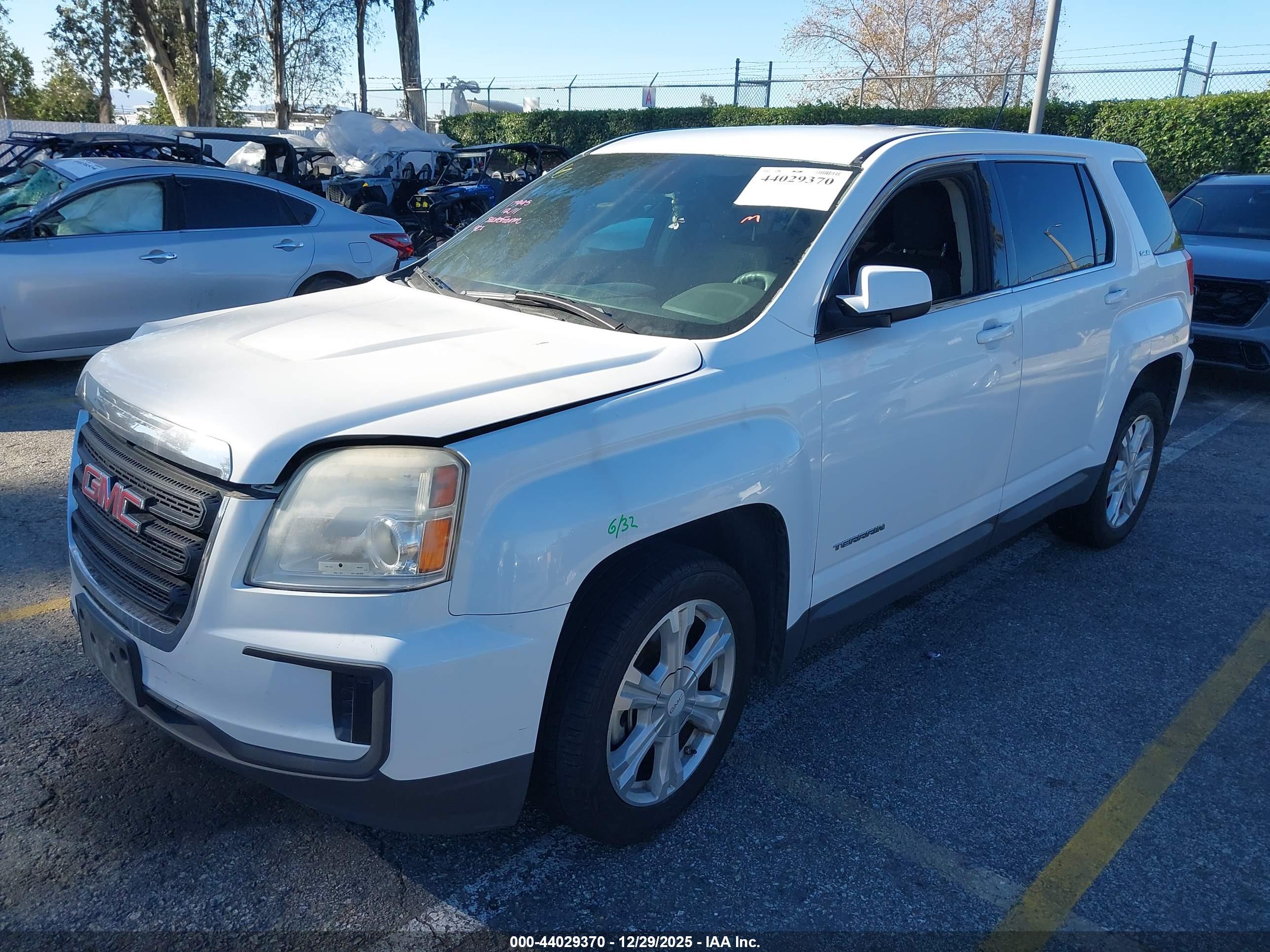 GMC TERRAIN image 2