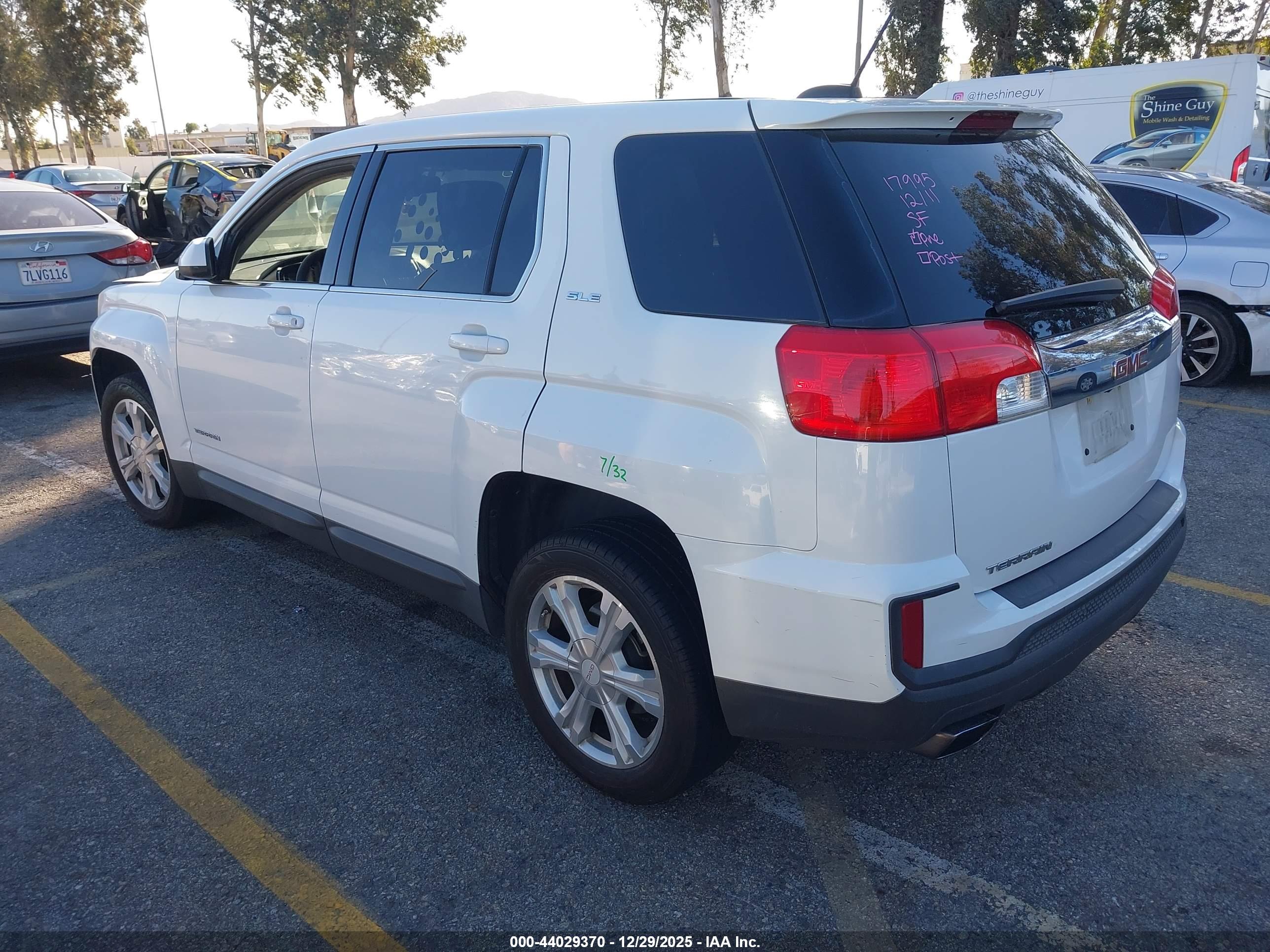 GMC TERRAIN image 3