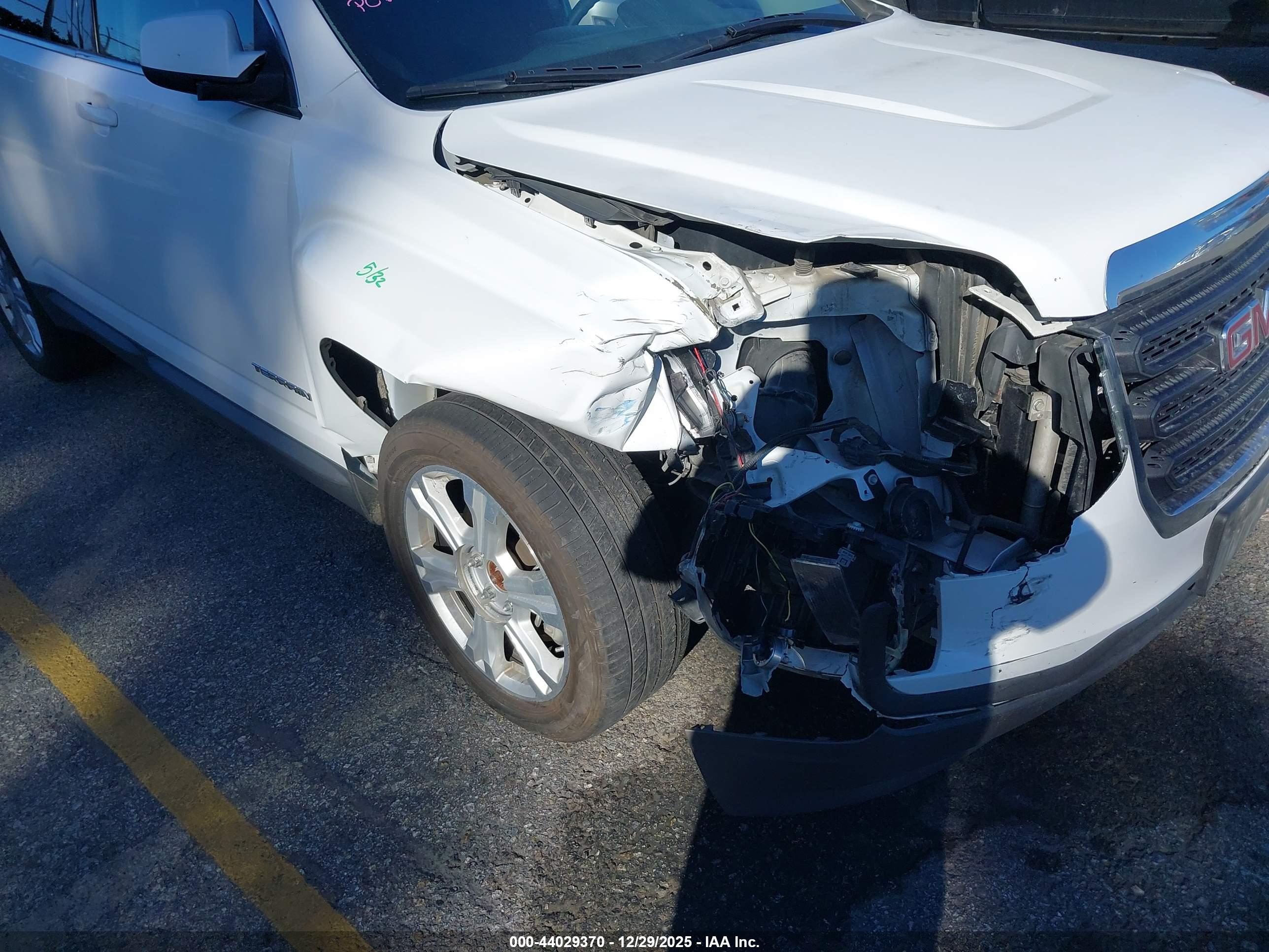 GMC TERRAIN image 6