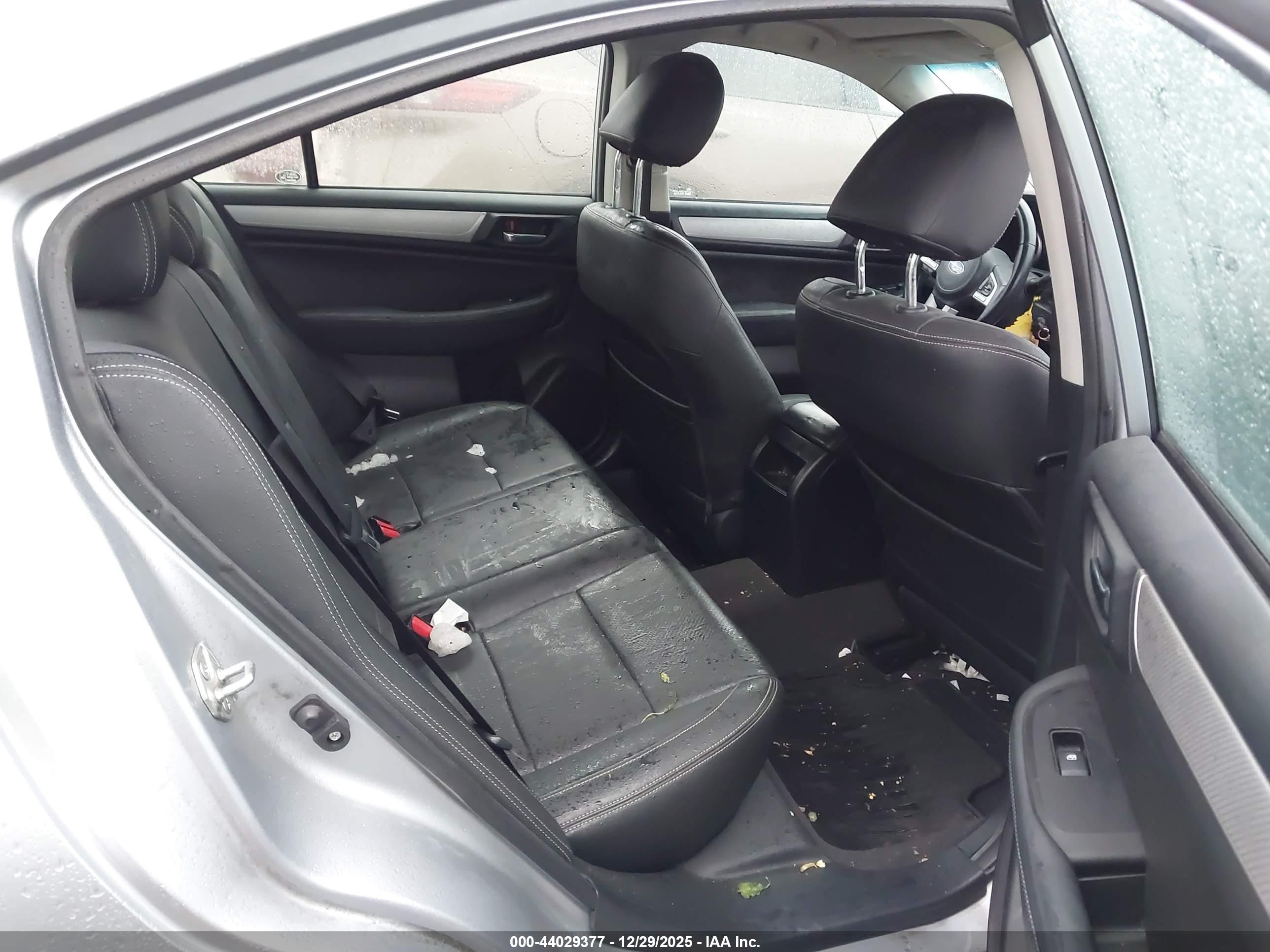 SUBARU LEGACY image 8