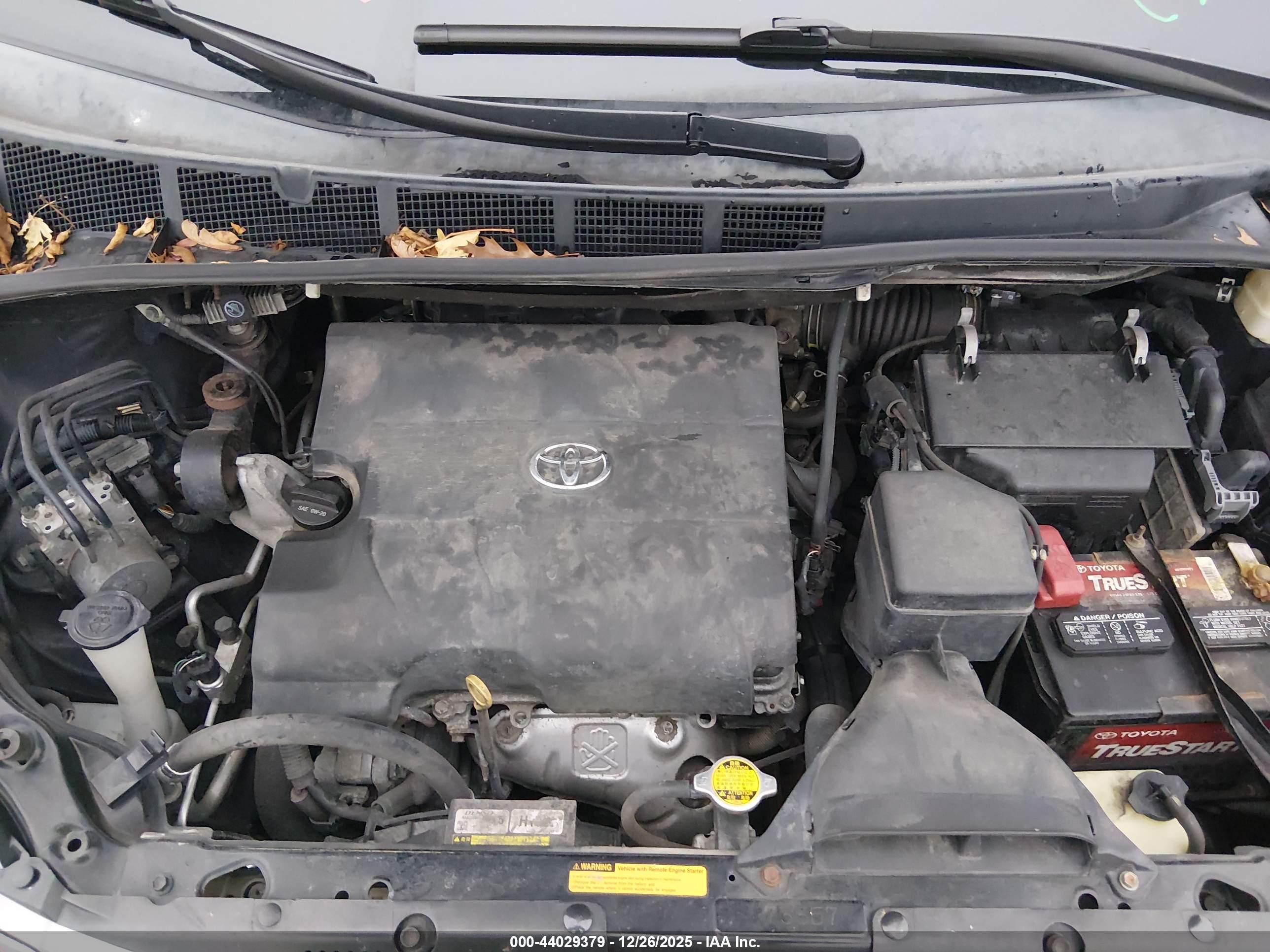 TOYOTA SIENNA image 10
